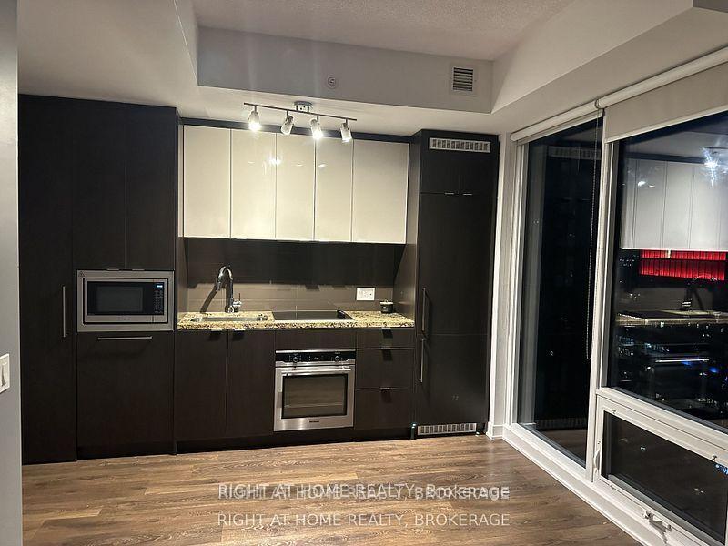 115 Blue Jays Way Centre 4211 #4211, Toronto — Condo for lease, photo 1