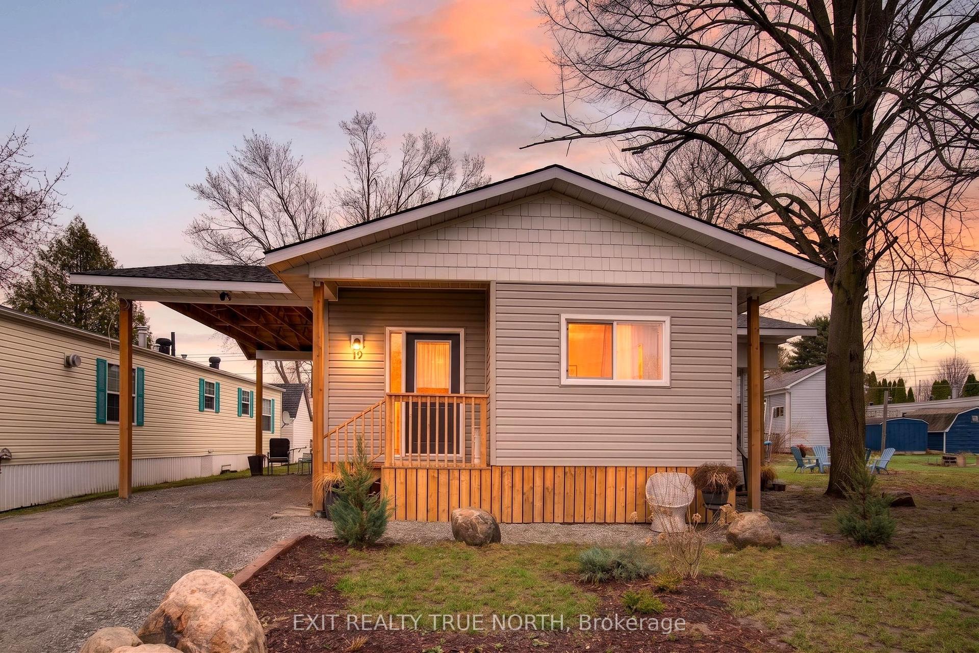 19 Vic's Road — photo 1