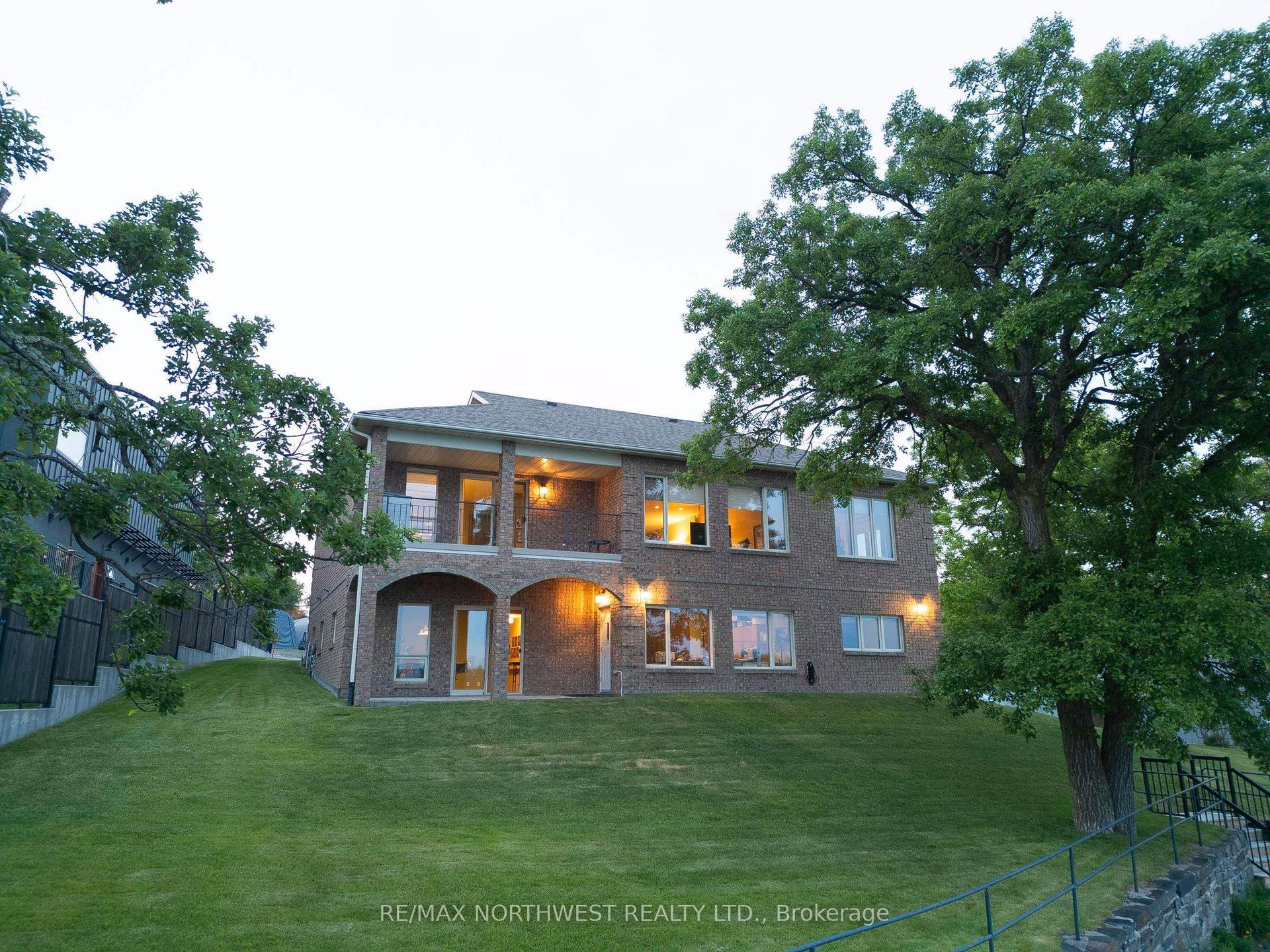 110 Lakeside Crescent, Kenora — Detached for sale, photo 1