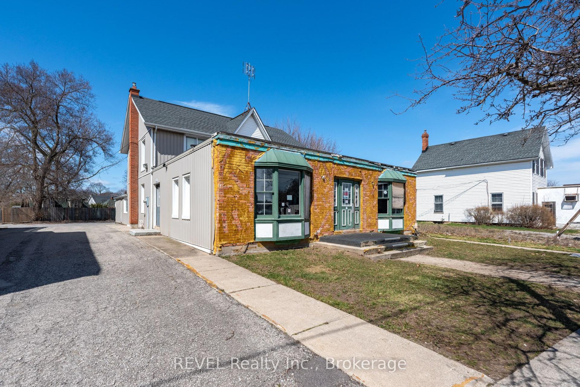 131 NIAGARA Street — photo 1