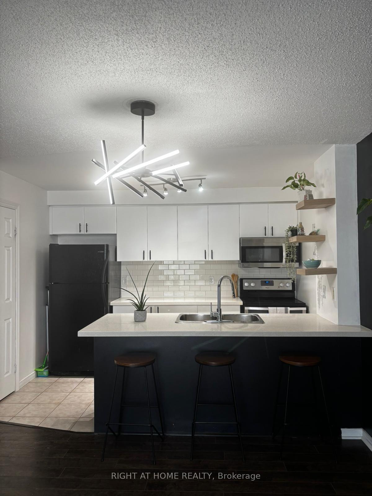 91 Aspen Springs Drive 302 #302, Clarington — Condo for lease, photo 1