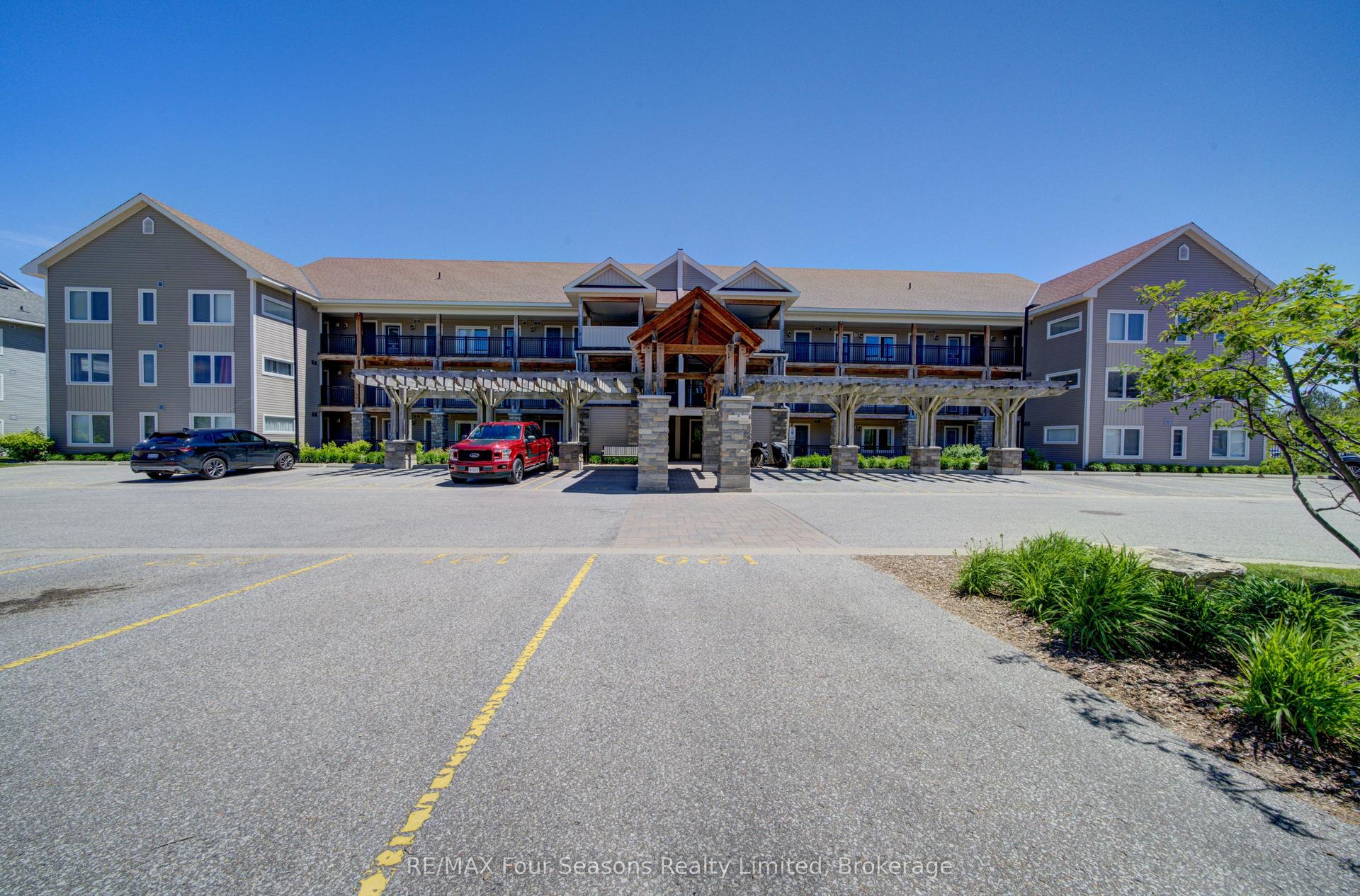 5 Anchorage Crescent 104 #104, Collingwood — Condo Town for sale, photo 1