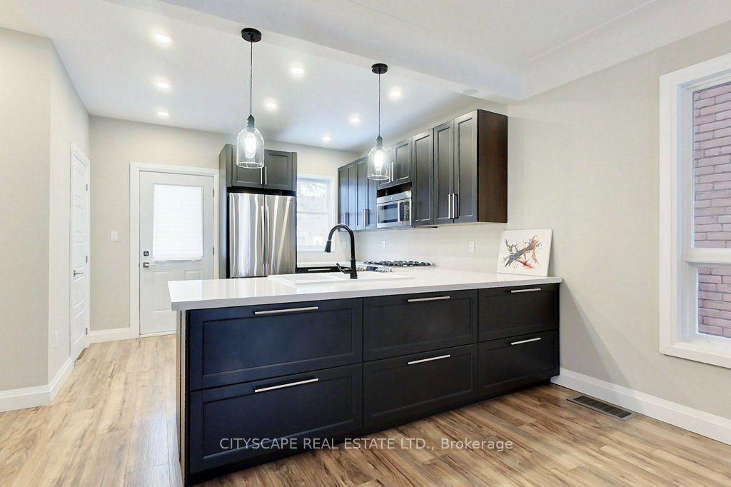 39 Holton Avenue N, Hamilton — Detached for lease, photo 1