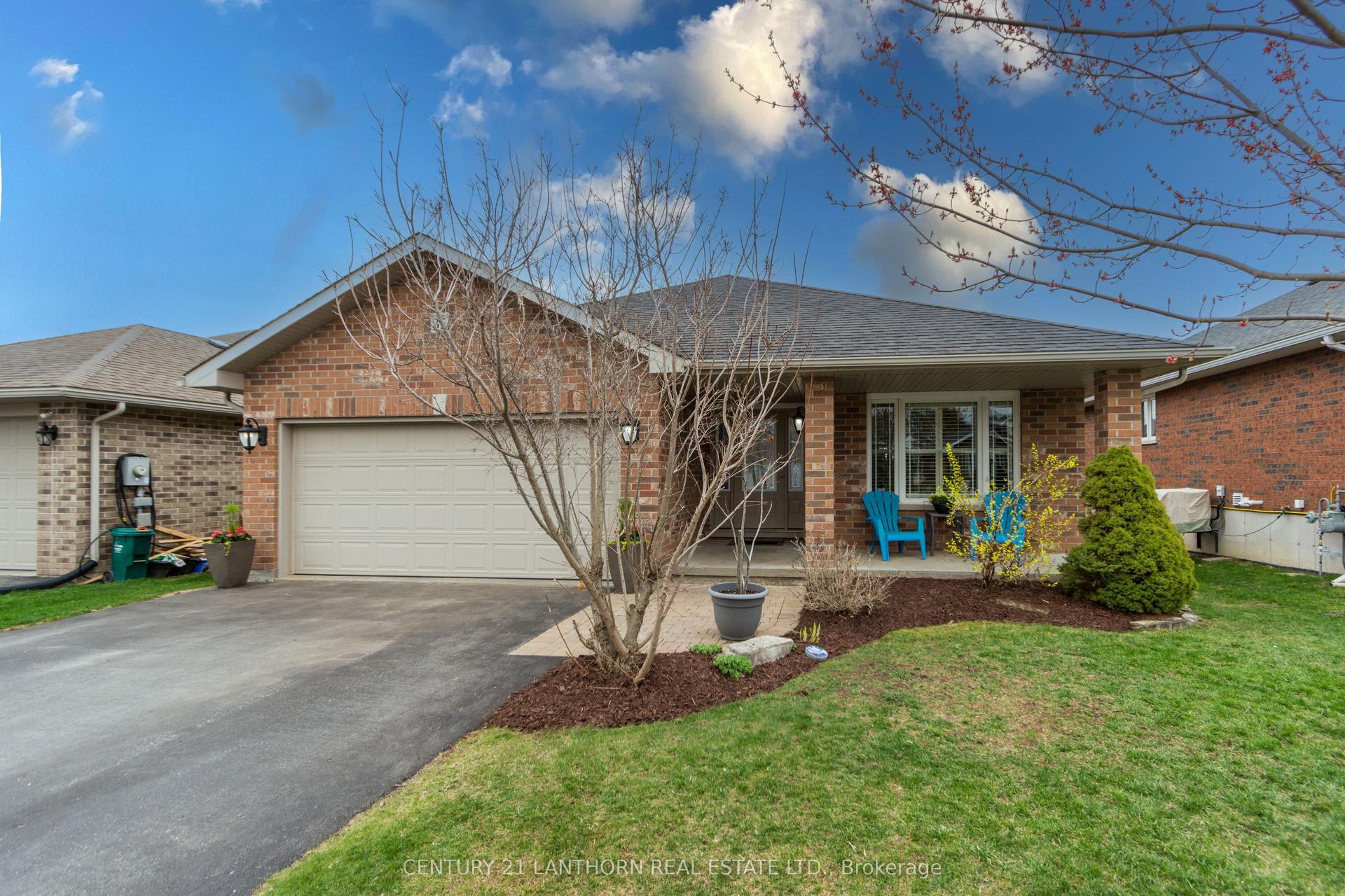35 Gale Crescent — photo 1