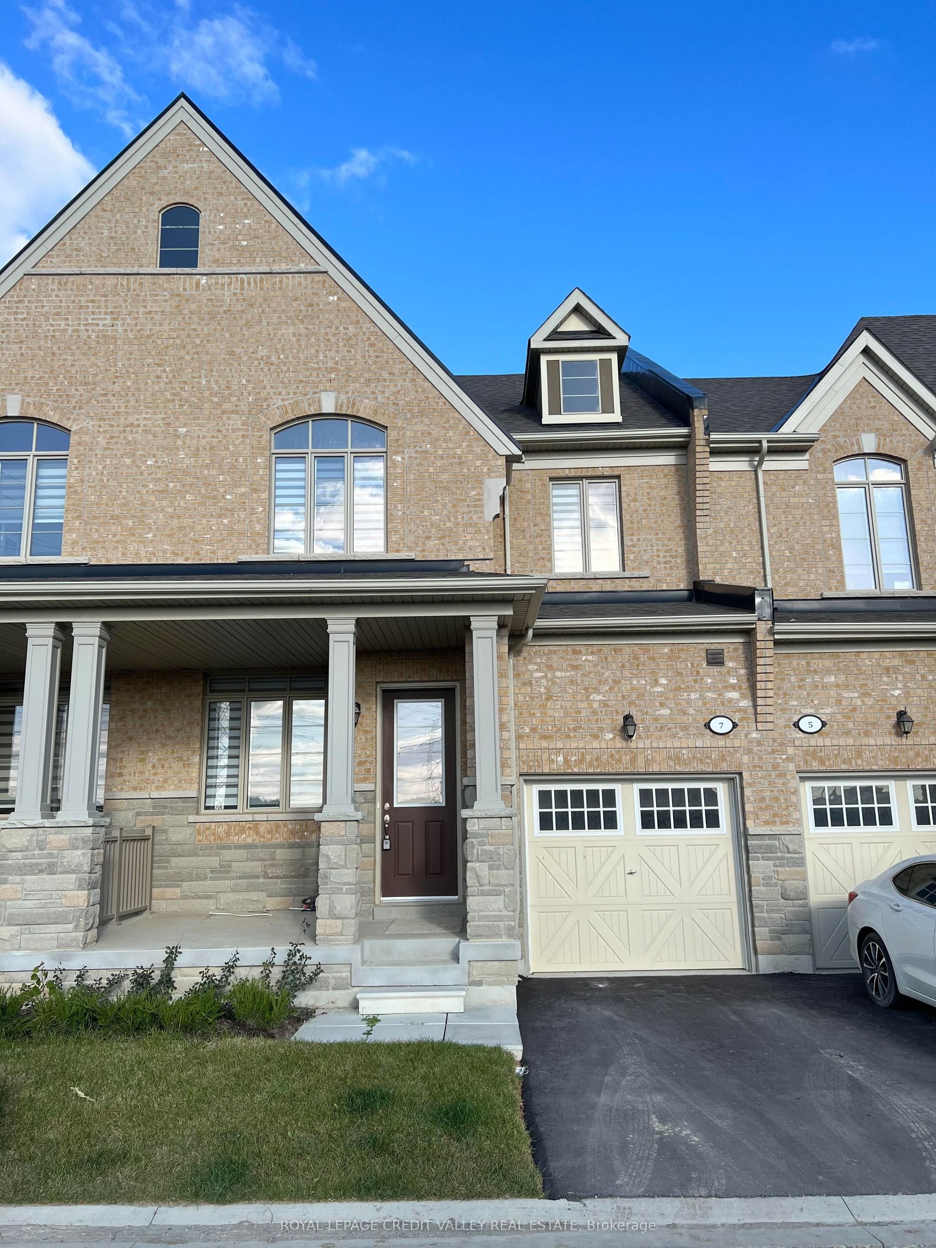 7 Cachia Lane, Ajax — Townhouse for lease, photo 1