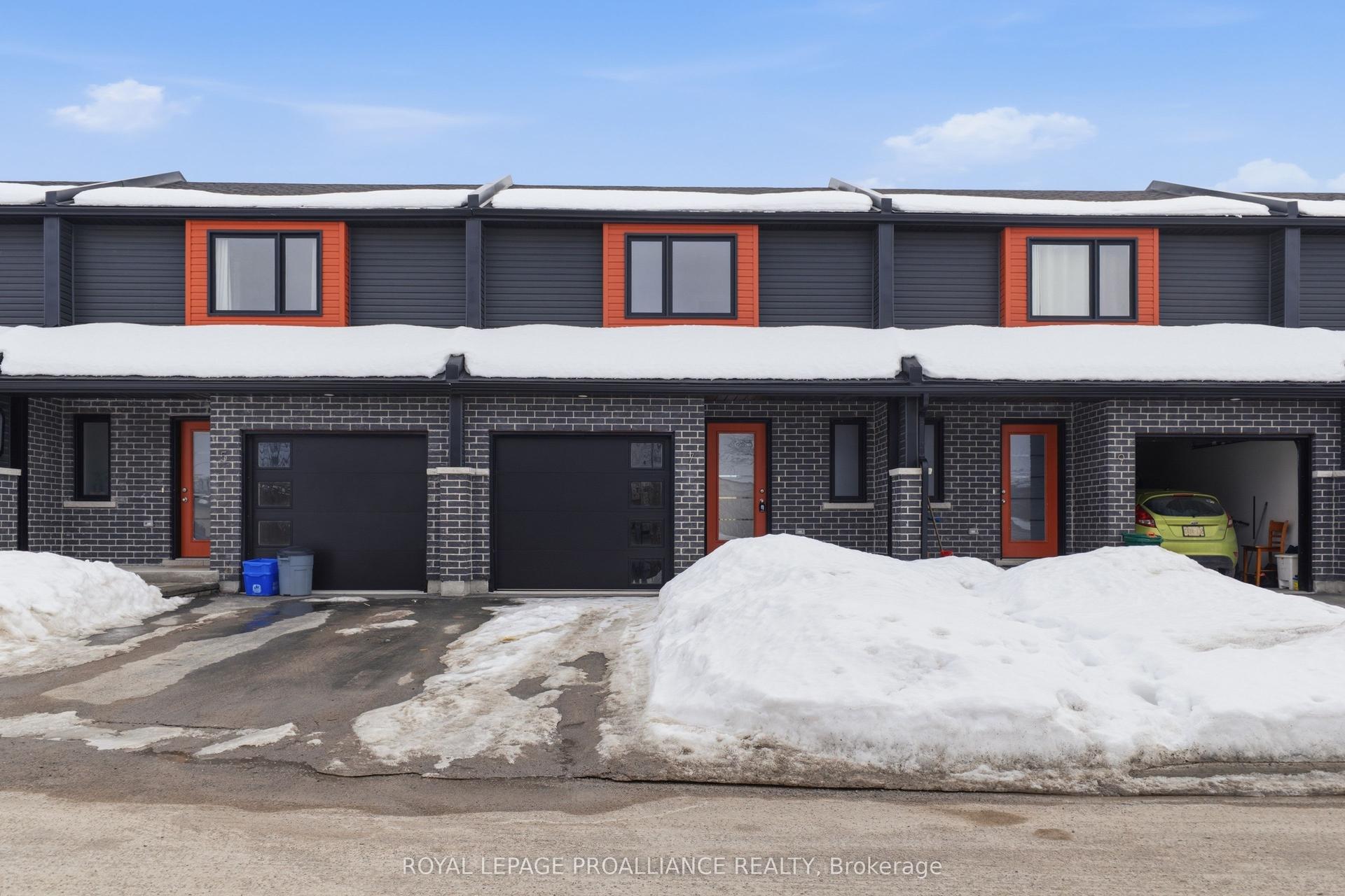 7 Brittany Lane — photo 1