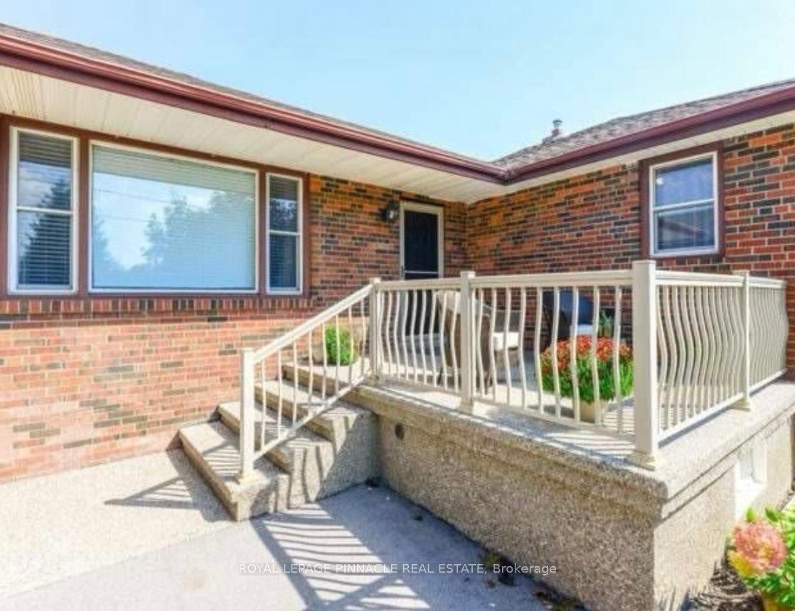 205 Southview Crescent W Bsmt #Bsmt, Oakville — Detached for lease, photo 1