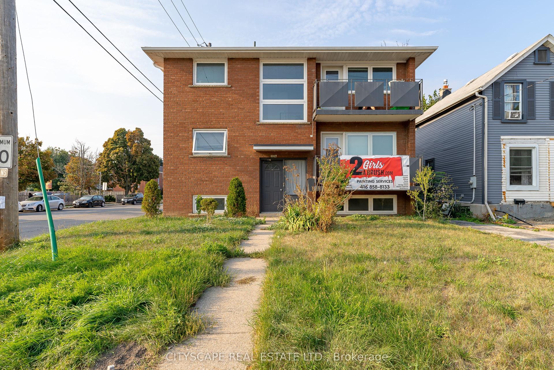 2724 Lake Shore Boulevard W — photo 1