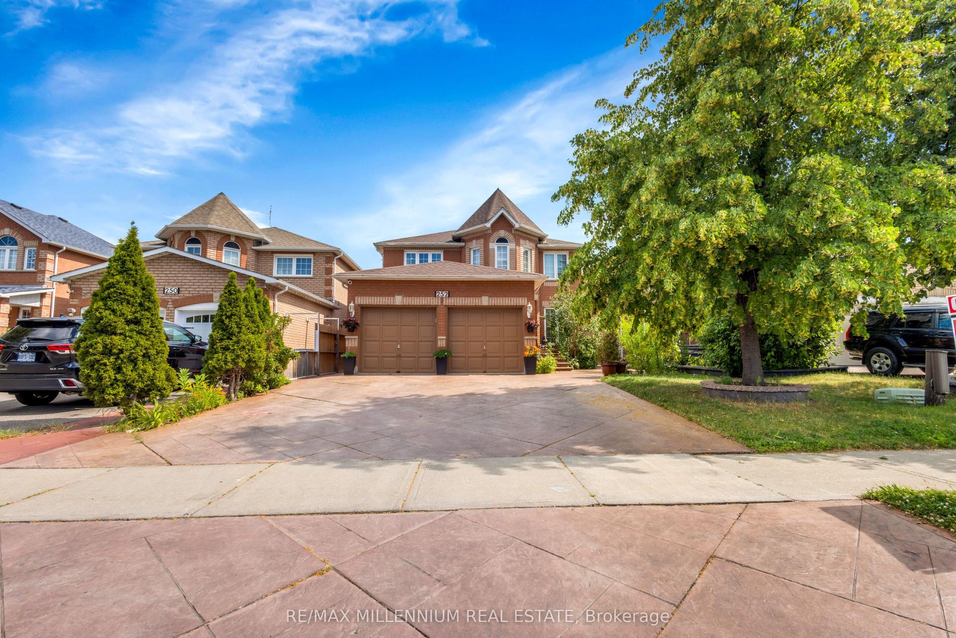 252 Mountainberry Road, Brampton — Detached for sale, photo 1
