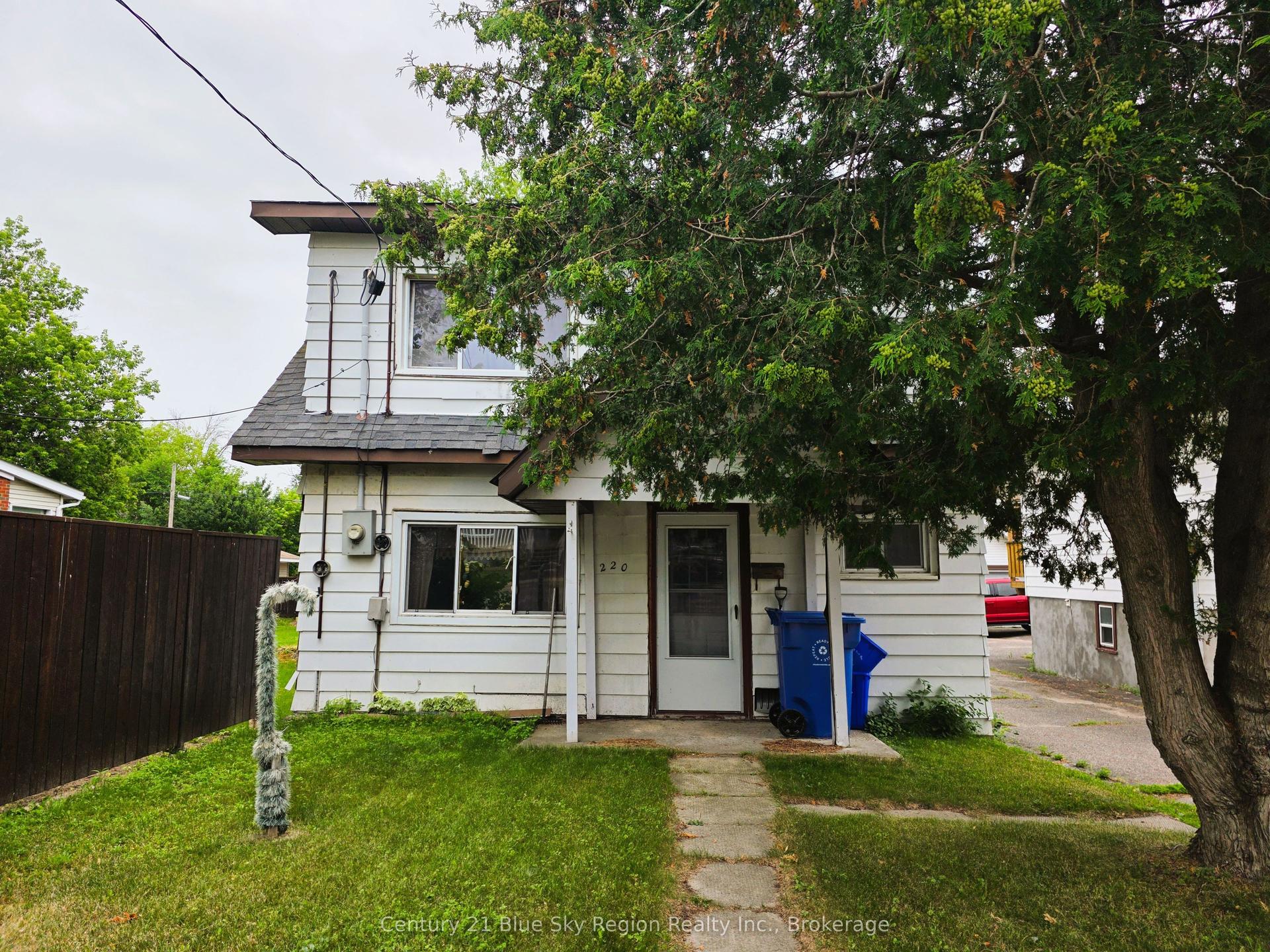 220 Chippewa Street W, North Bay — Detached for sale, photo 1