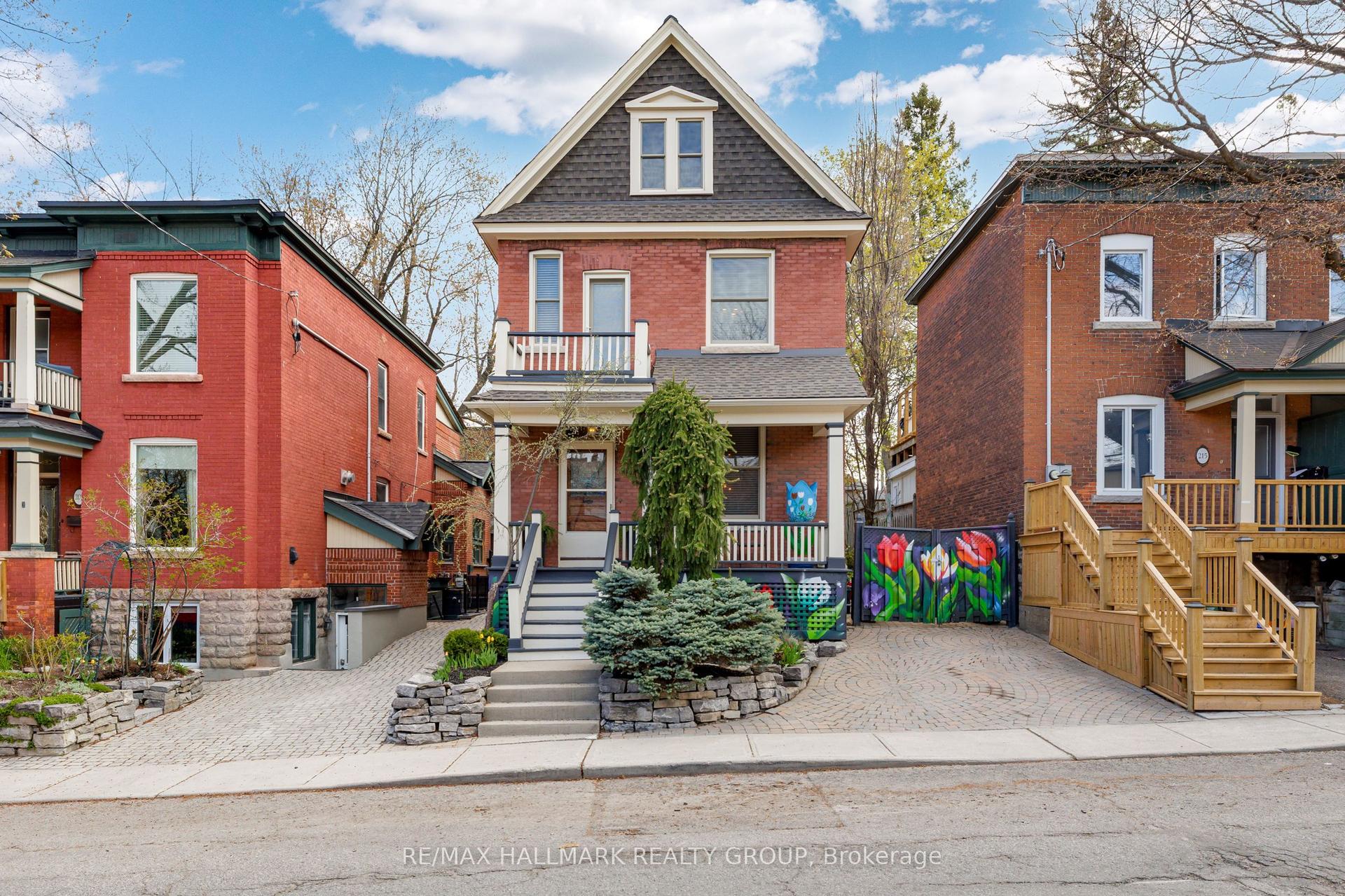 211 Russell Avenue — photo 1