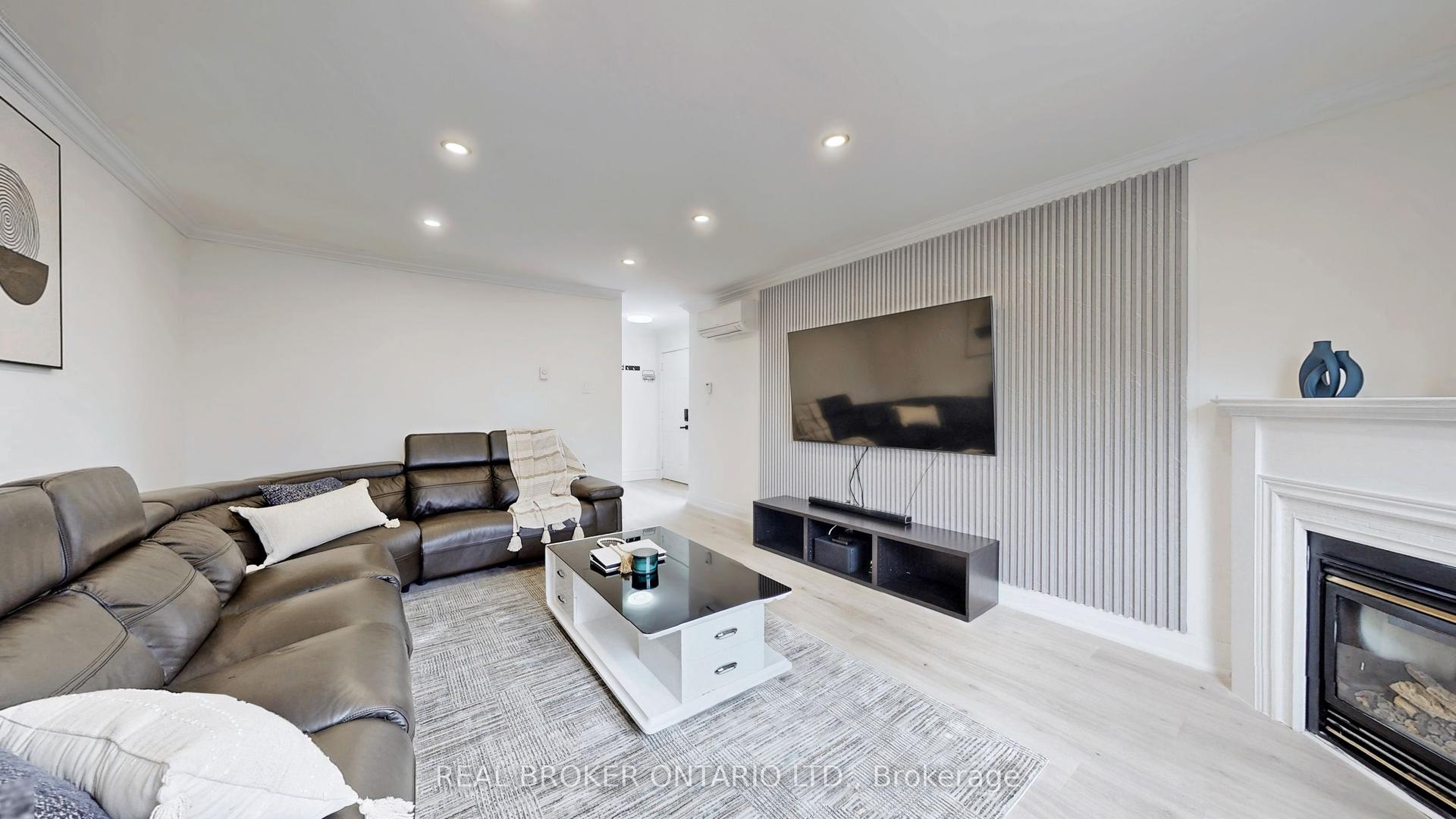 909 King Street W 26 #26 — photo 1