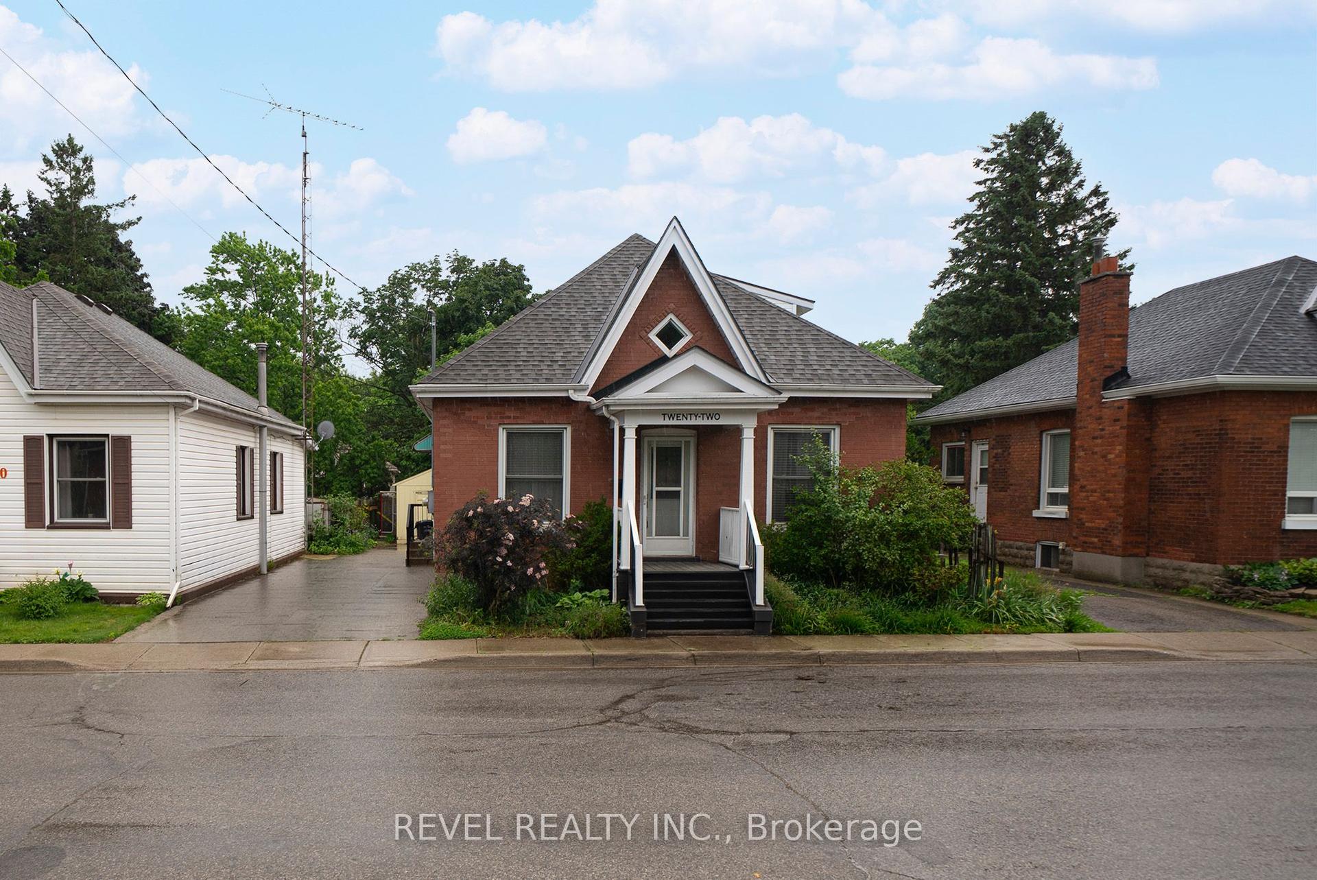 22 Lawrence Street — photo 1