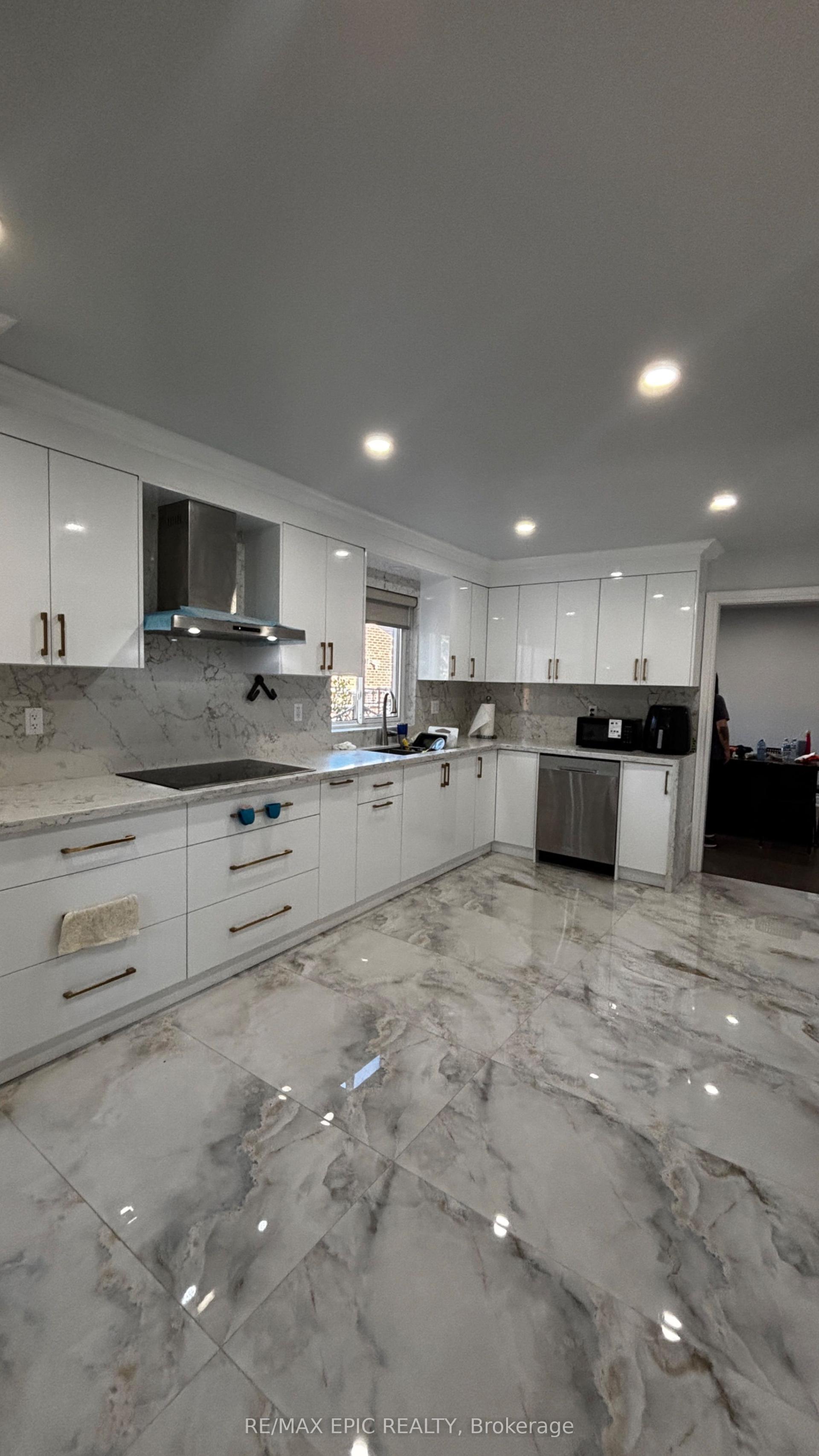 24 Pipers Green Avenue, Toronto — Detached for lease, photo 1