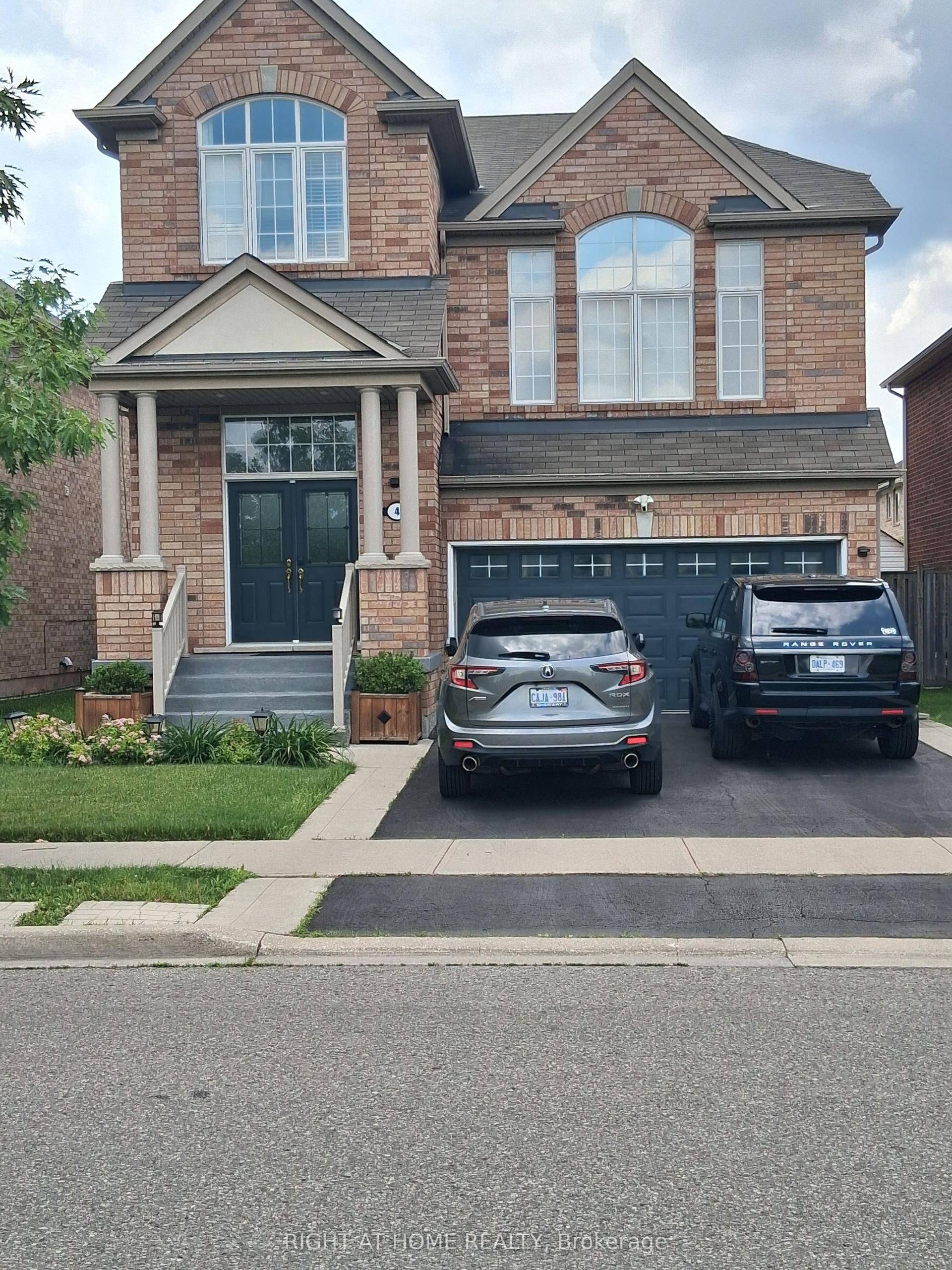 4 Dencor Street — photo 1