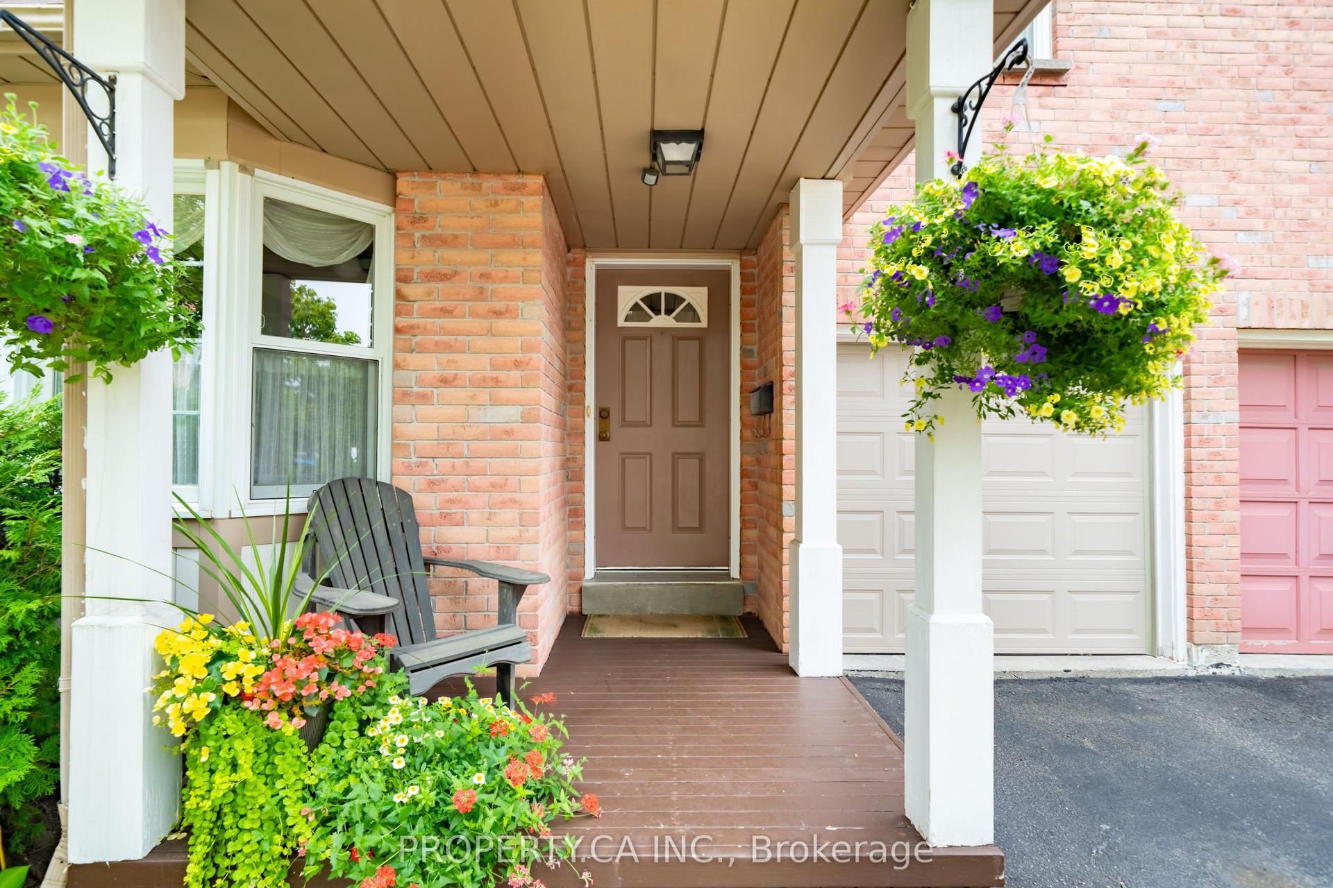 72 Desert Sand Drive, Brampton — Townhouse for sale, photo 1