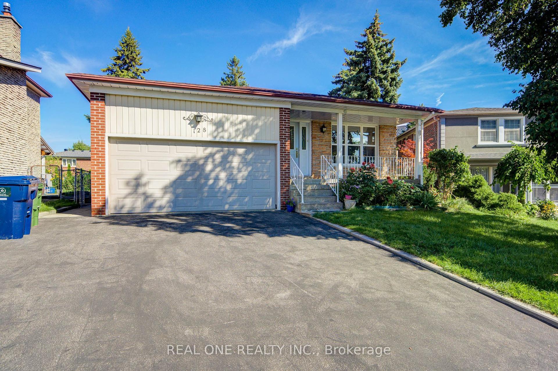 128 Briarscross Boulevard, Toronto — Detached for sale, photo 1