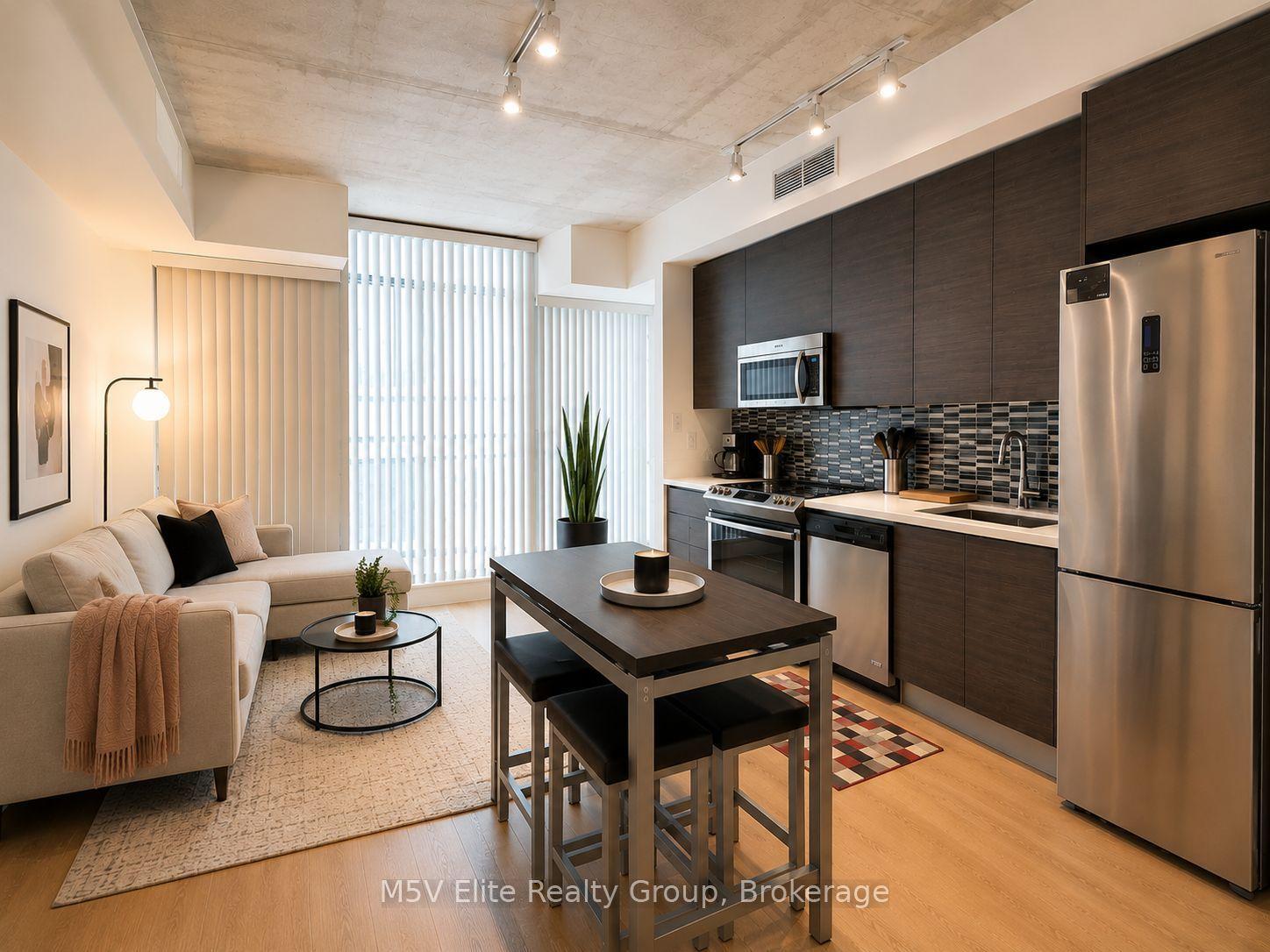 111 Bathurst Street 426 #426, Toronto — Condo for lease, photo 1
