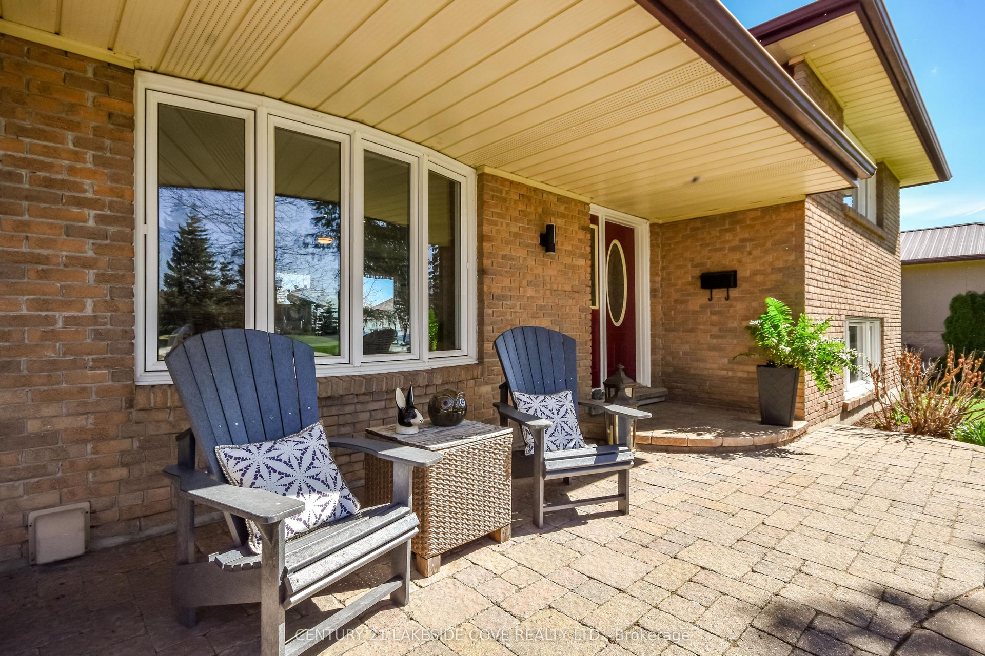 121 Bayshore Drive — photo 1