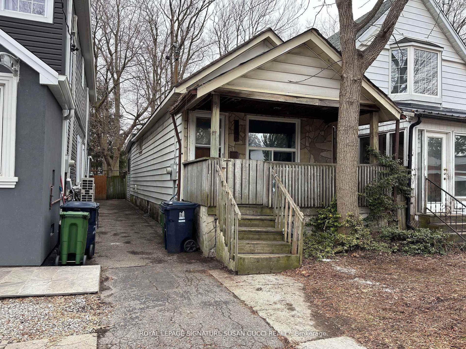 215 Gowan Avenue — photo 1