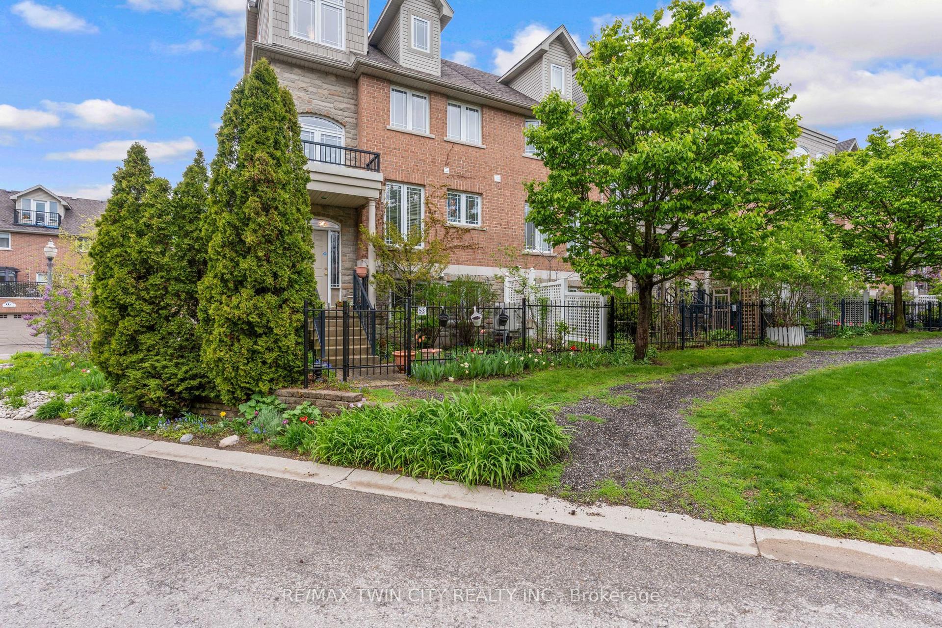 53 Grosvenor Lane n/a #n/a — photo 1