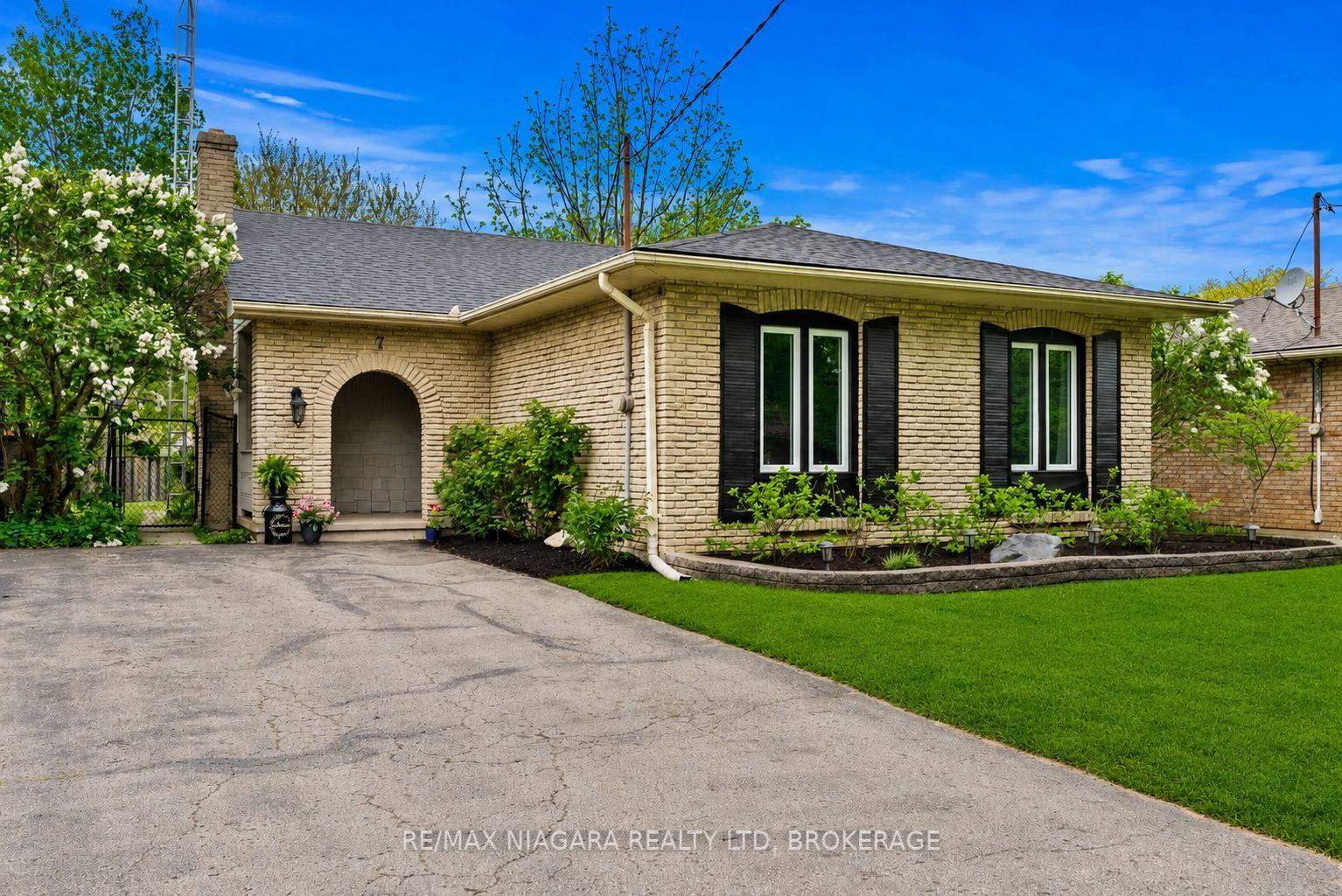 7 Ameer Drive — photo 1