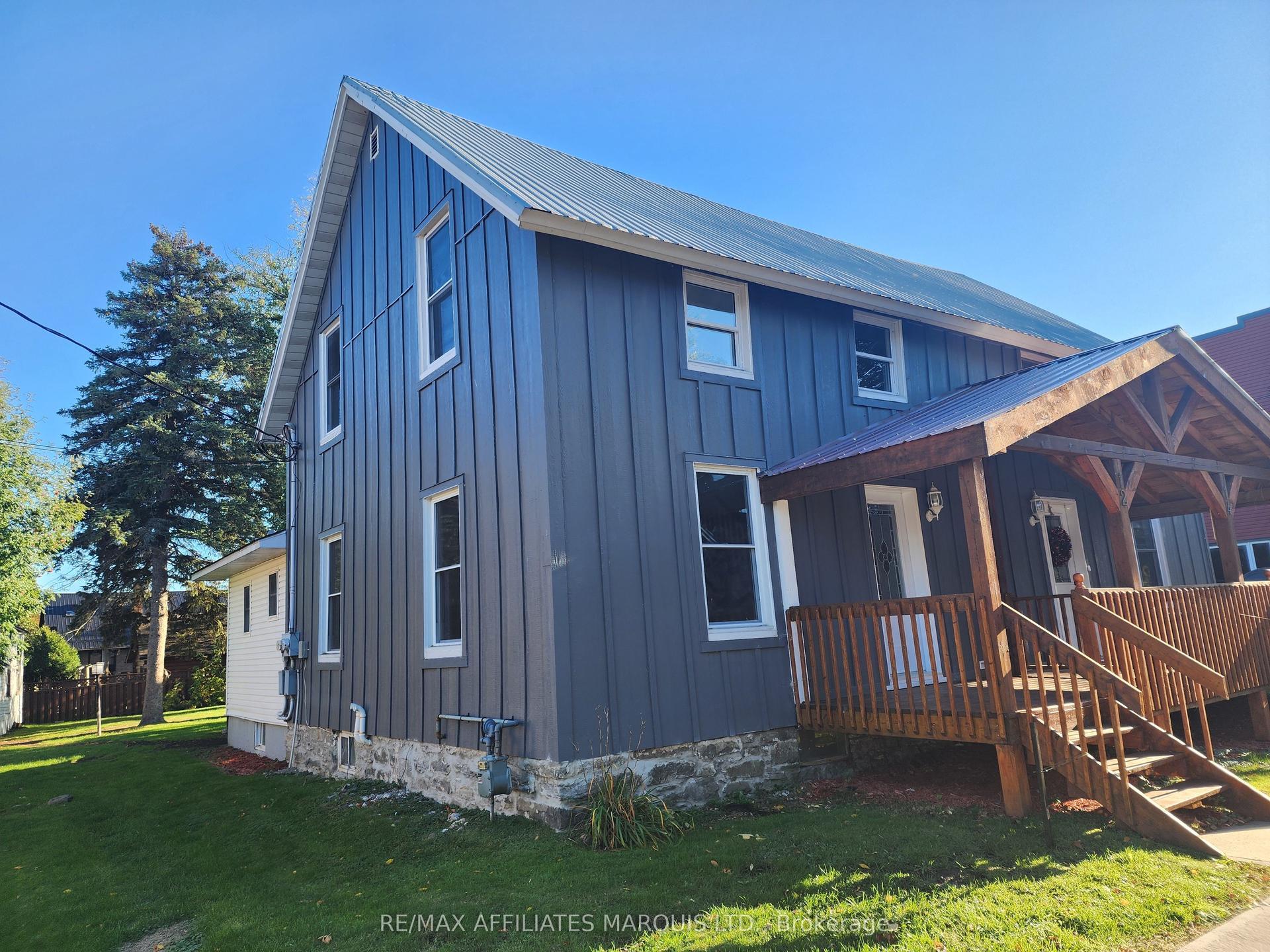 12 Oak Street — photo 1