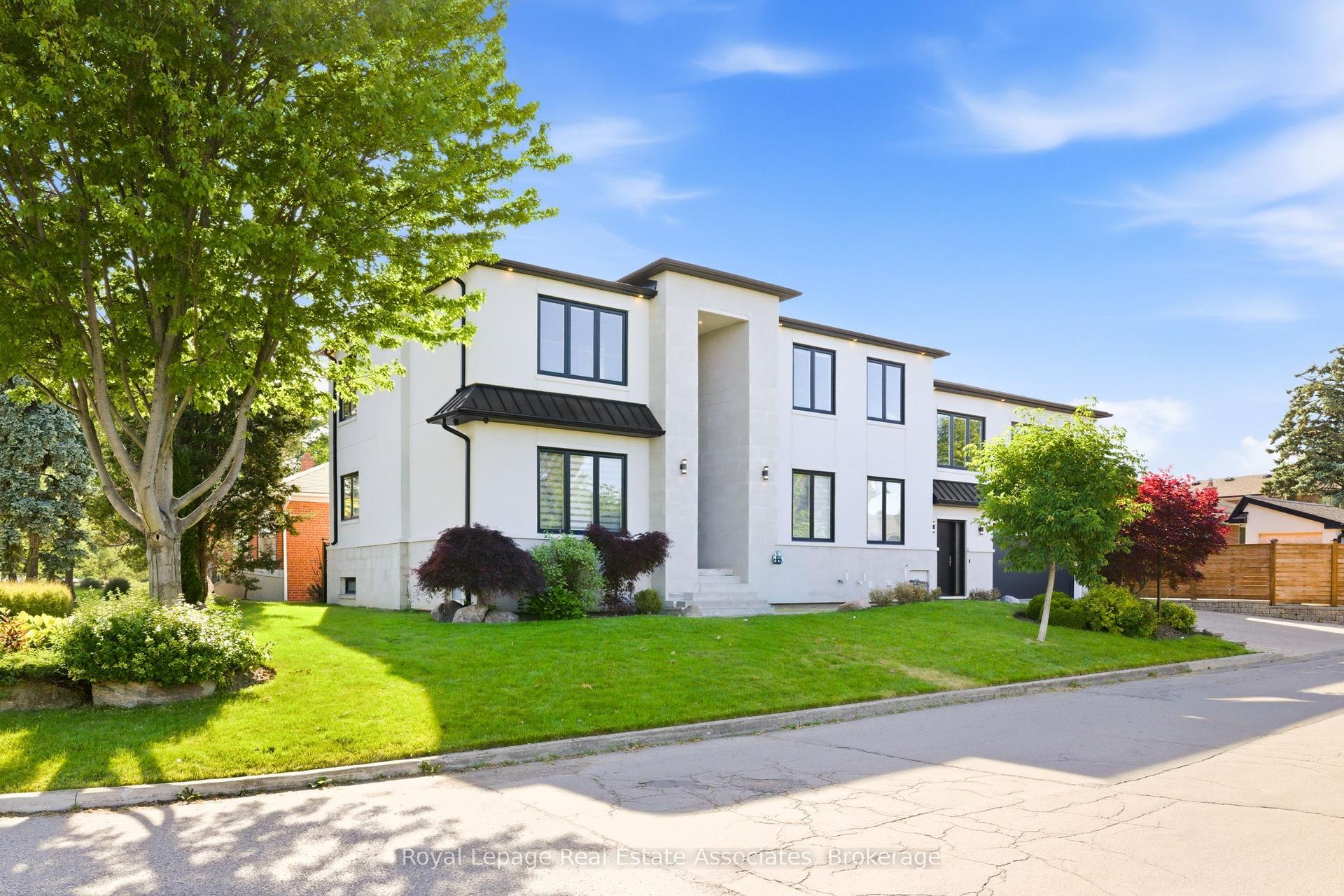 14 Joyce Parkway, Toronto — Detached for sale, photo 1
