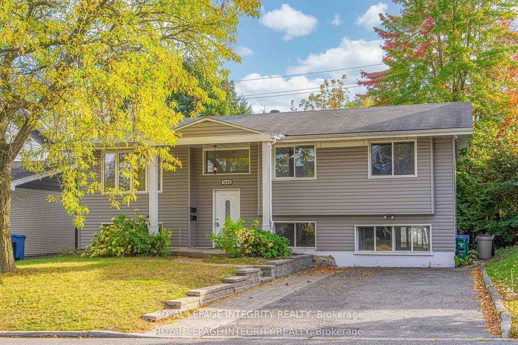 1896 Featherston Drive B #B, Alta Vista and Area — Detached for lease, photo 1