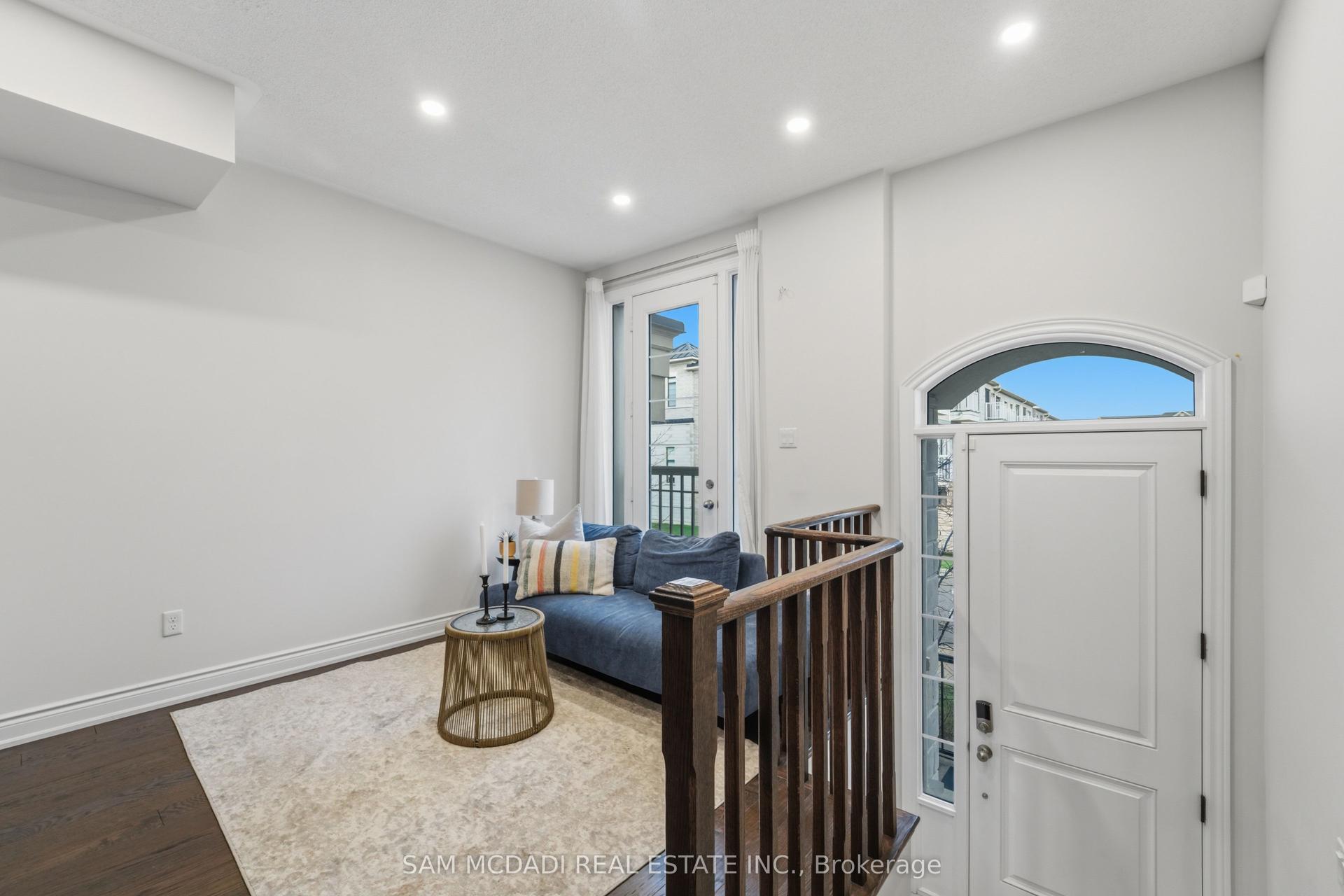 61 Edward Horton Crescent — photo 1