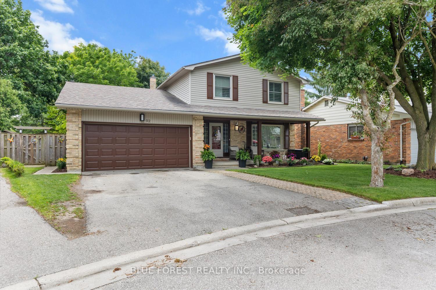 92 Salem Court, London South — Detached for sale, photo 1