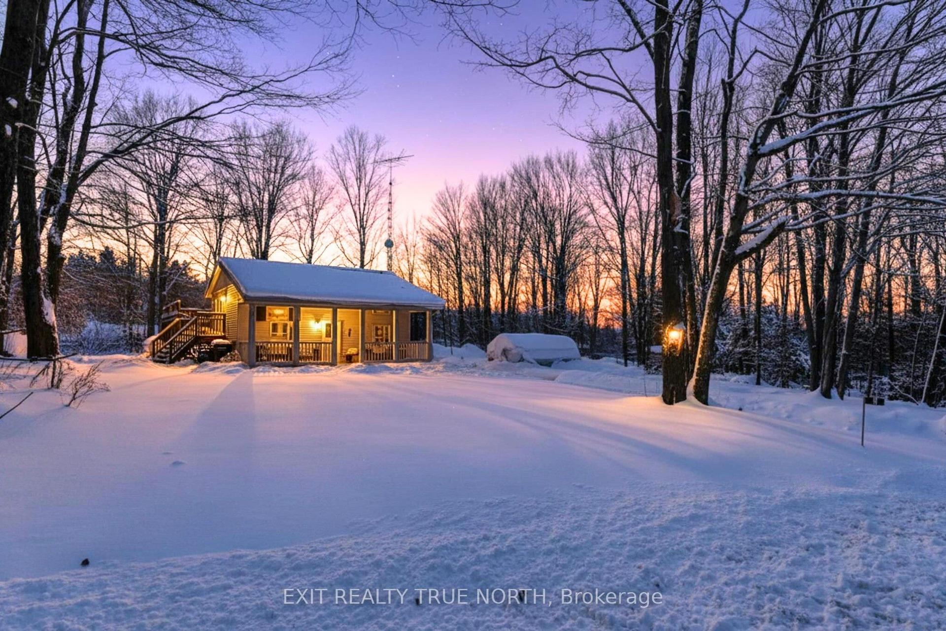 8 Robin Court — photo 1