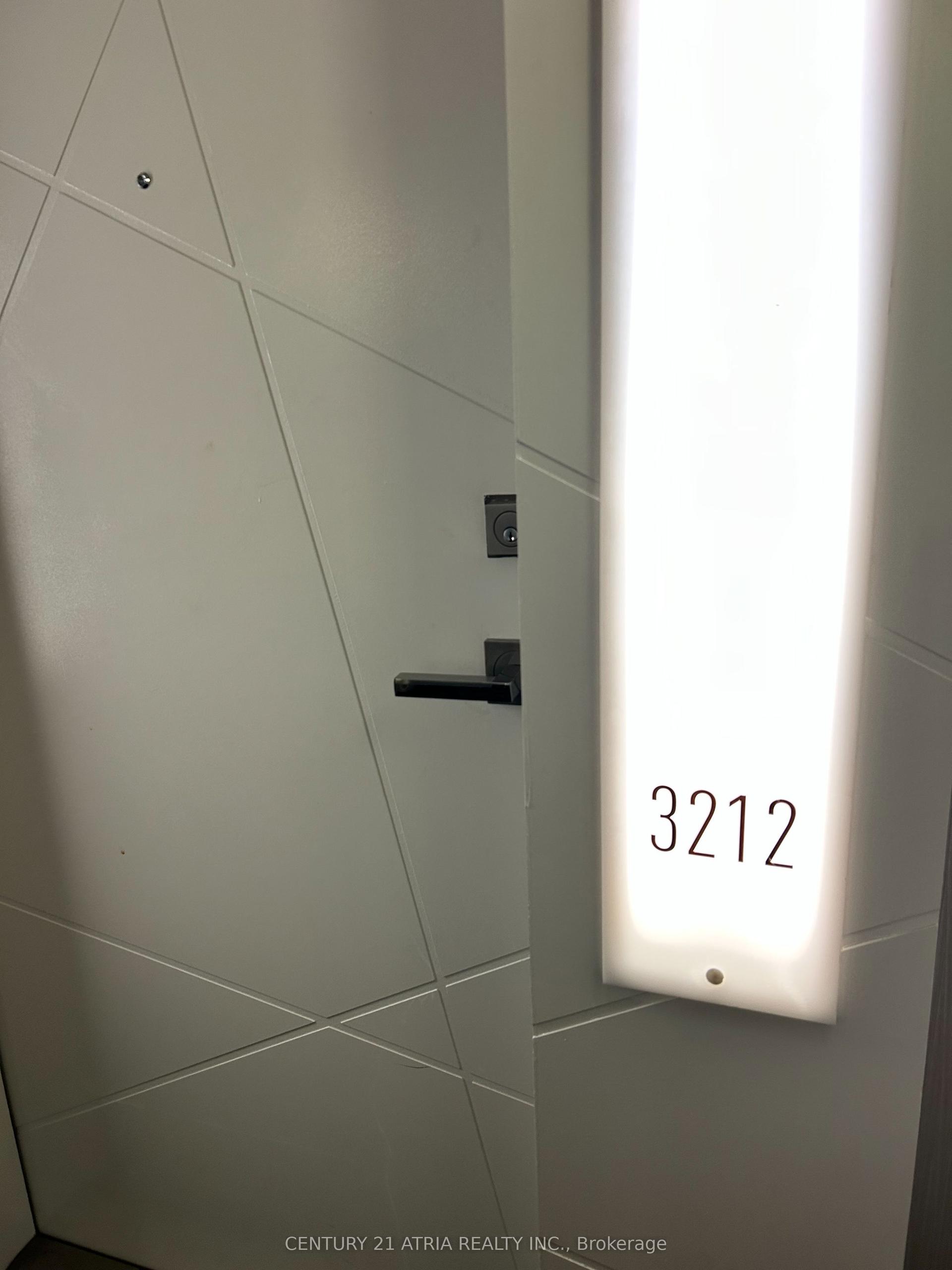14 York Street 3212 #3212, Toronto — Condo for lease, photo 1