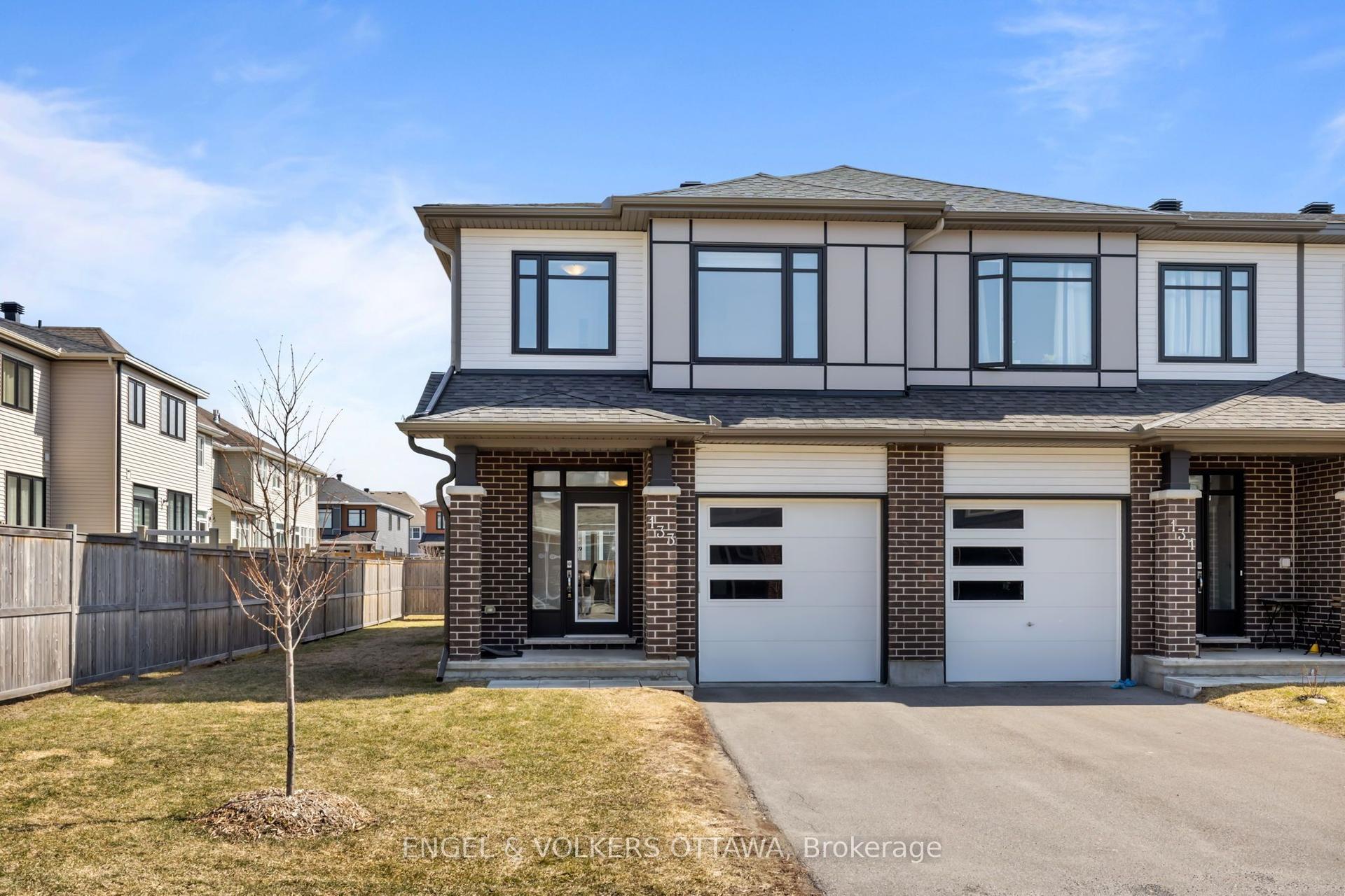 133 Angelonia Crescent, Blossom Park - Airport and Area — Townhouse for lease, photo 1