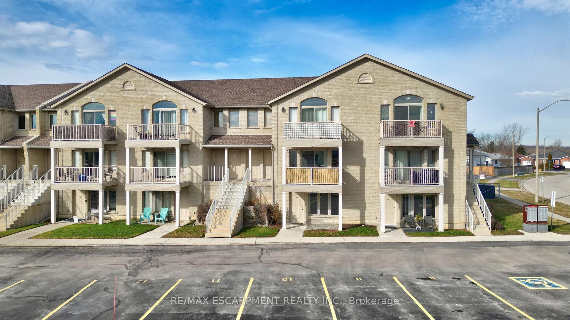 50 Whitlaw Way 102 #102 — photo 1