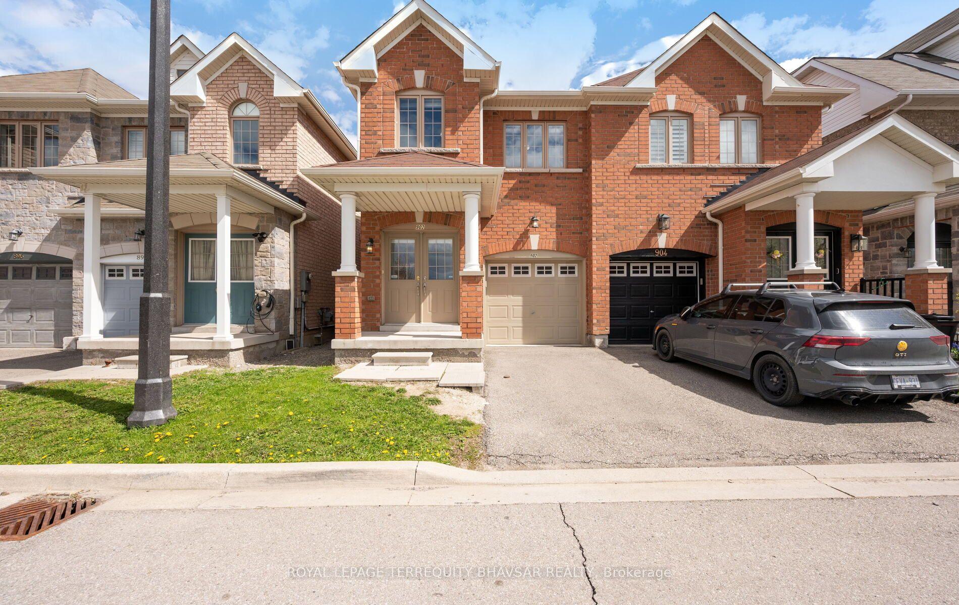 902 Francine Crescent — photo 1