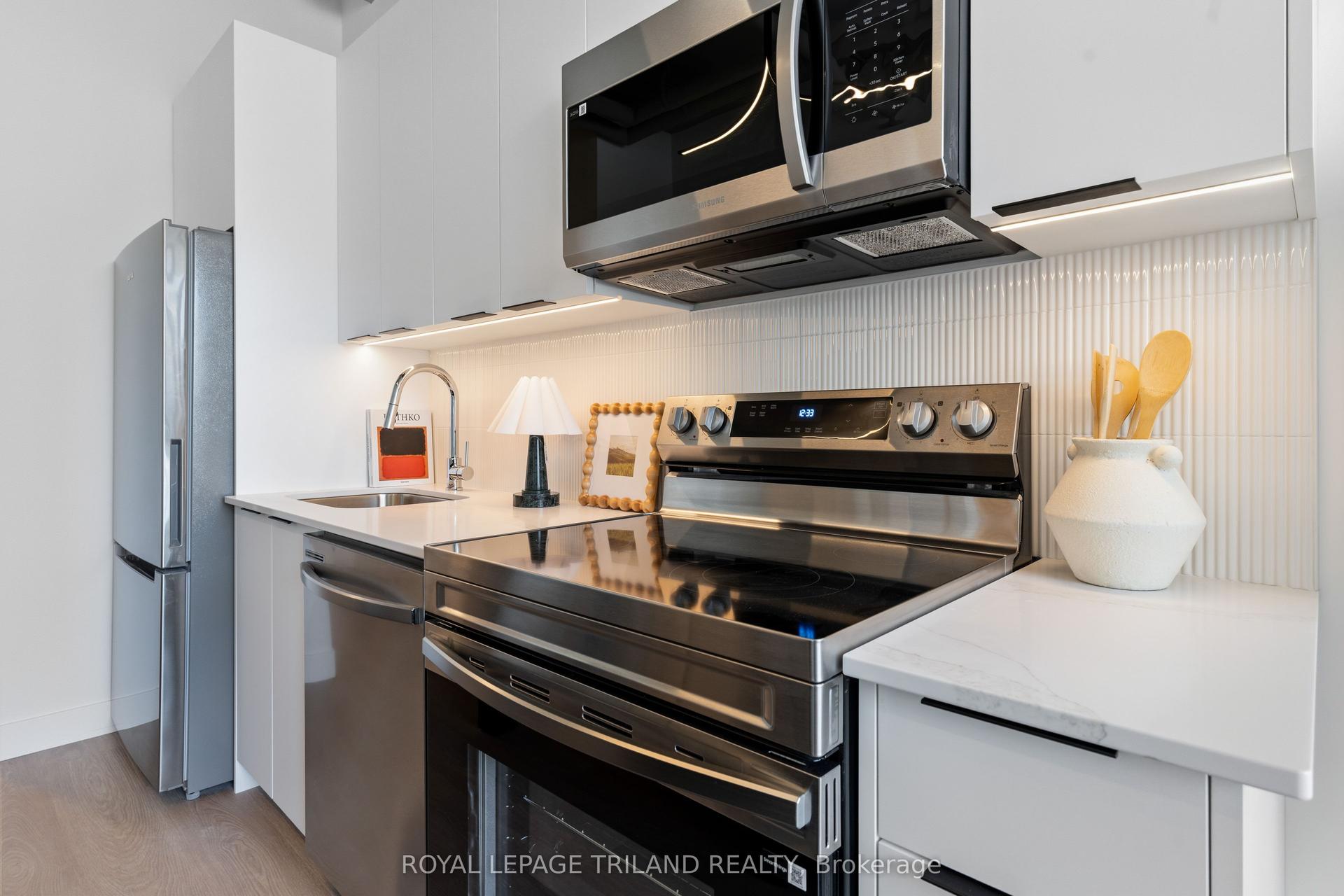 685 Richmond Street 307 #307, London East — Multiplex for lease, photo 1