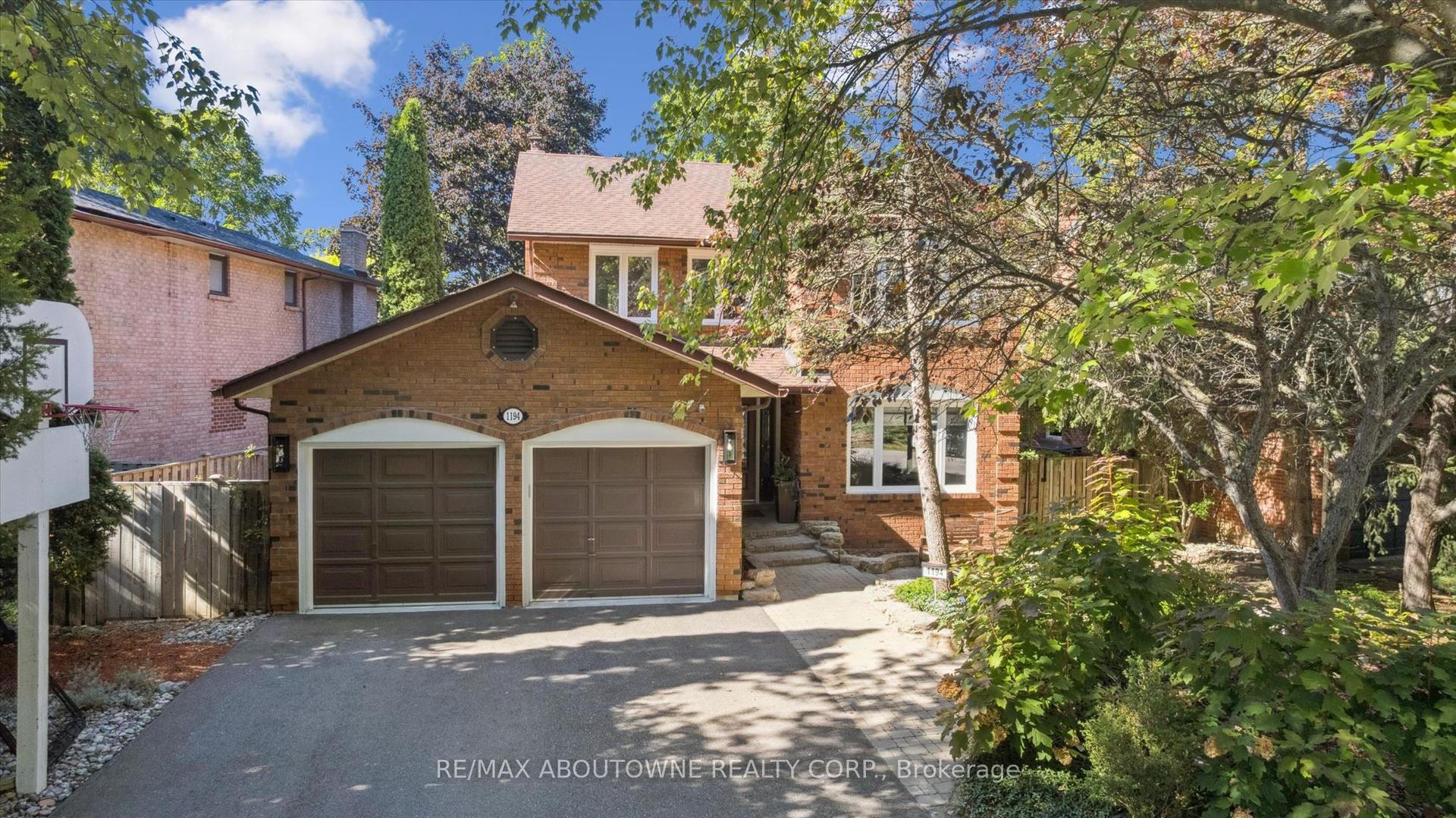 1194 Queen Victoria Avenue, Mississauga — Detached for sale, photo 1