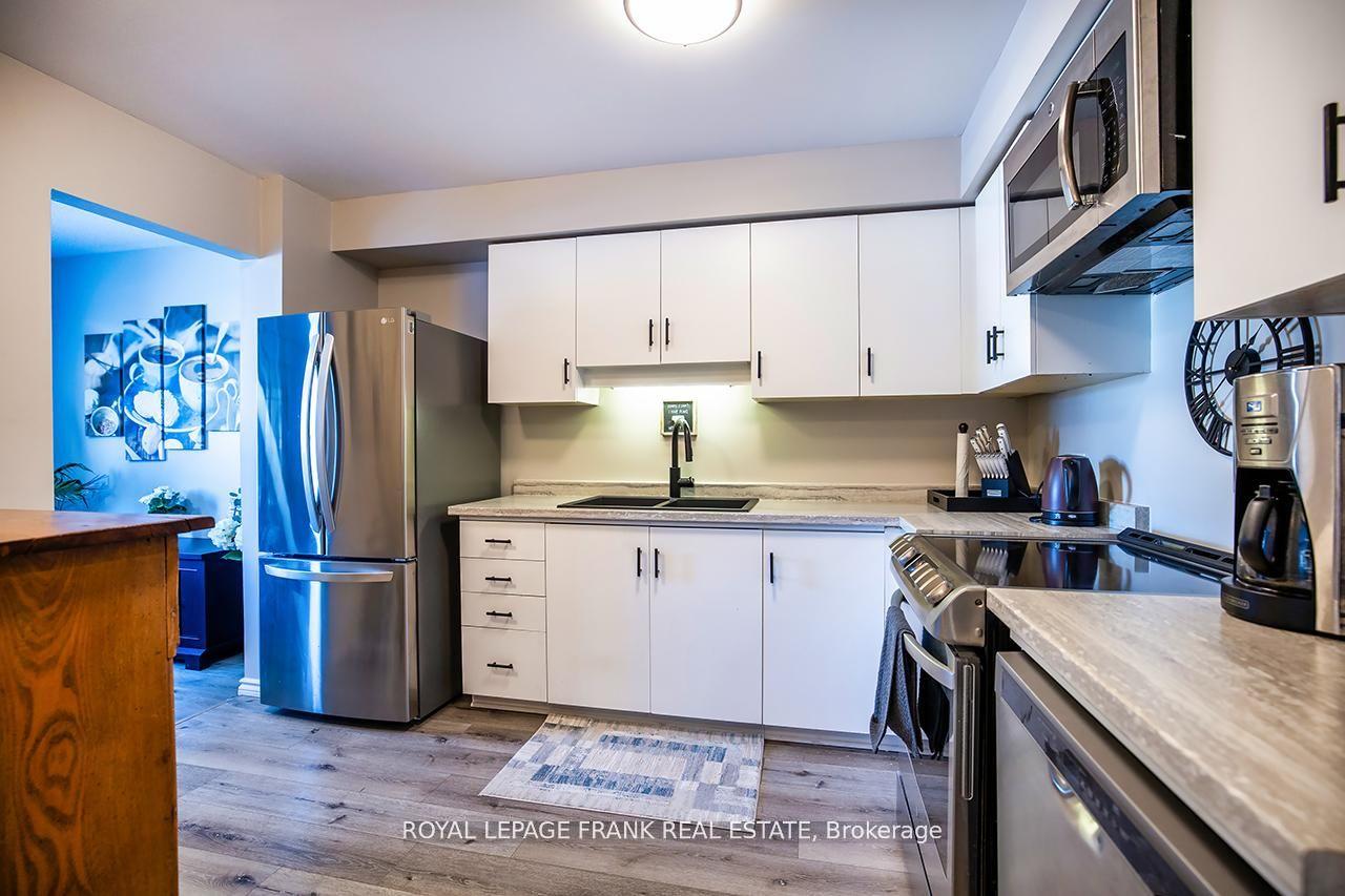 433 May Street 9 #9, Brock — Condo Town for sale, photo 1