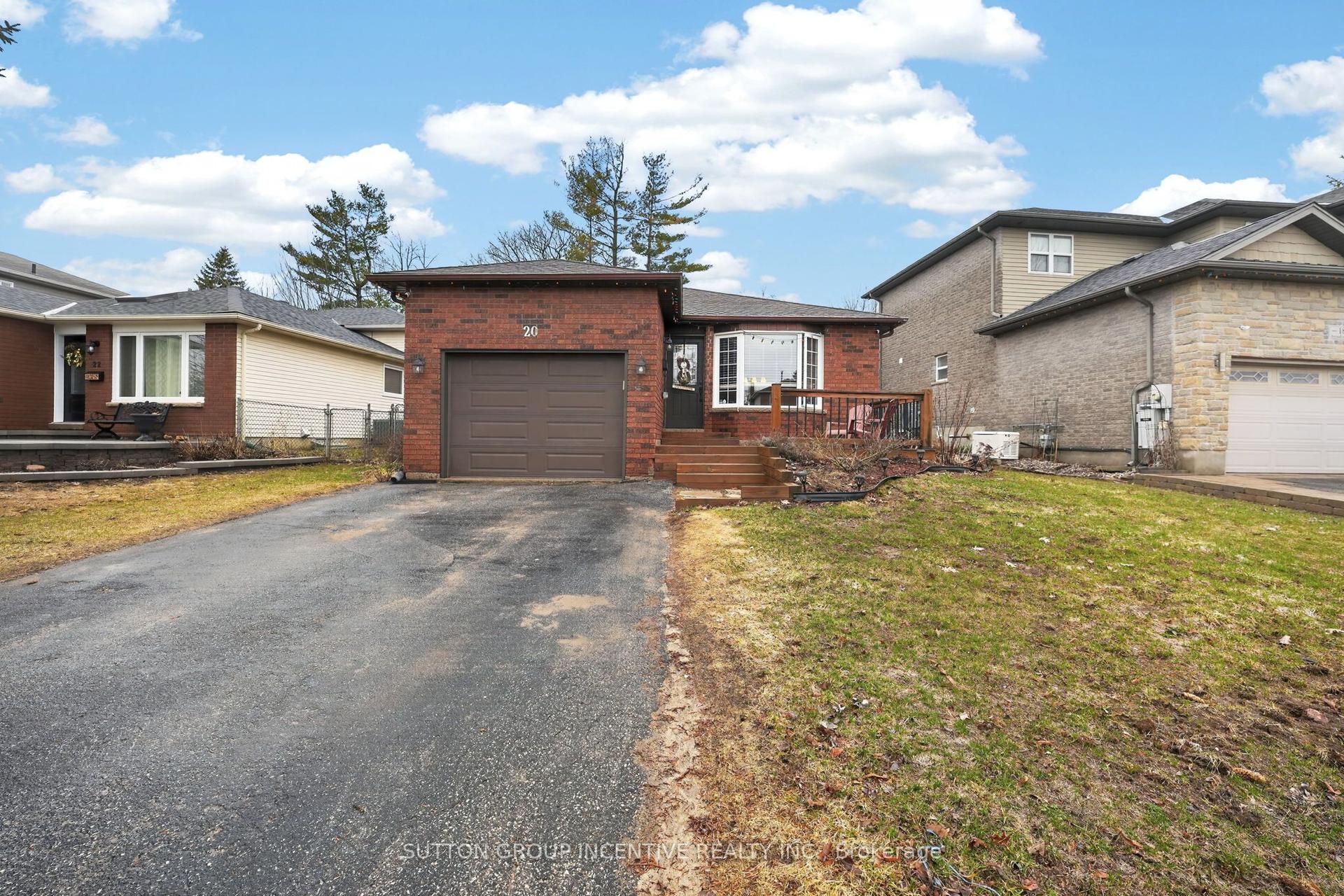 20 Broadfoot Road — photo 1