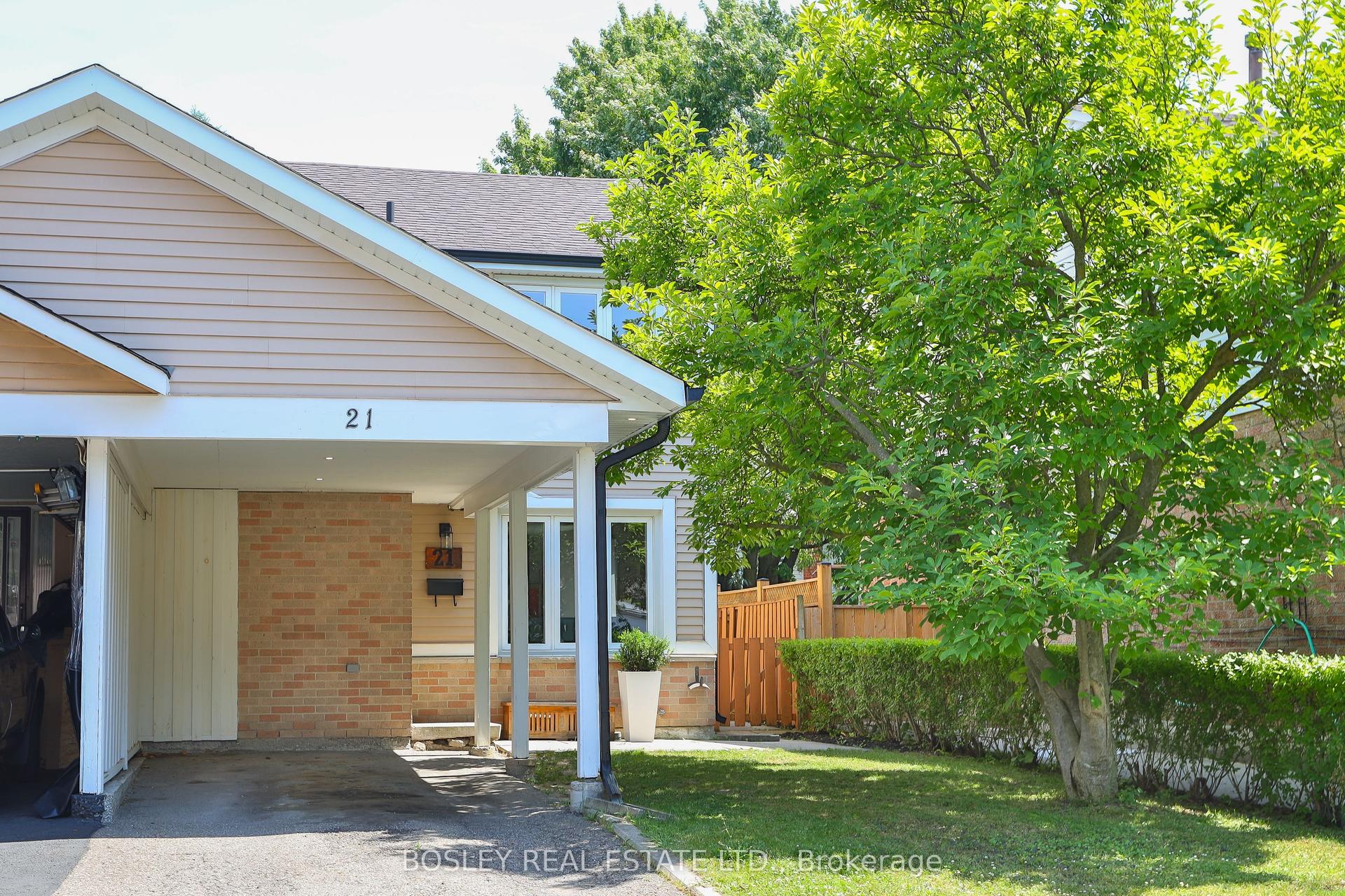 21 Courtleigh Square, Brampton — Townhouse for sale, photo 1