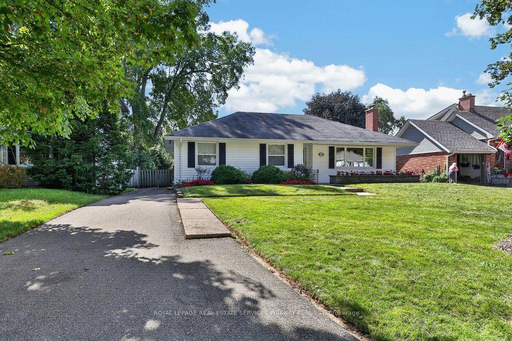 948 Long Drive, Burlington — Detached for sale, photo 1