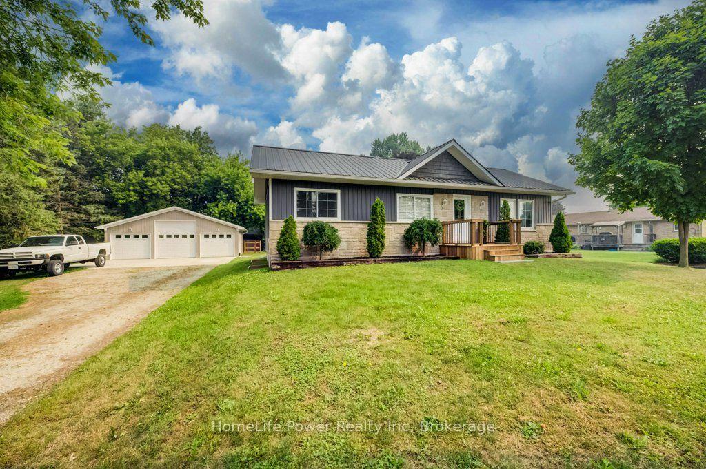 1077 QUEEN Street, Howick — Detached for sale, photo 1