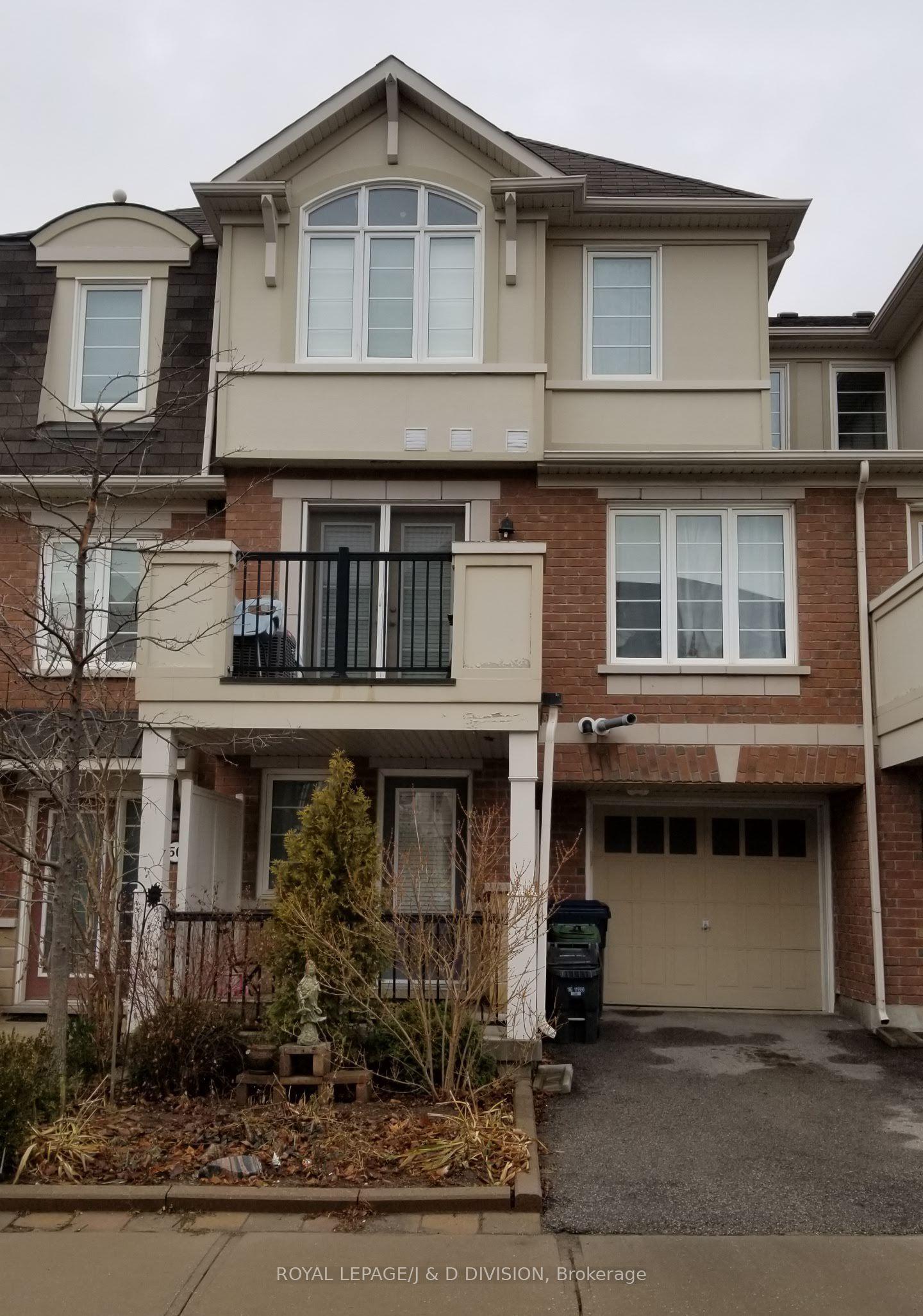 52 Ayers Crescent — photo 1