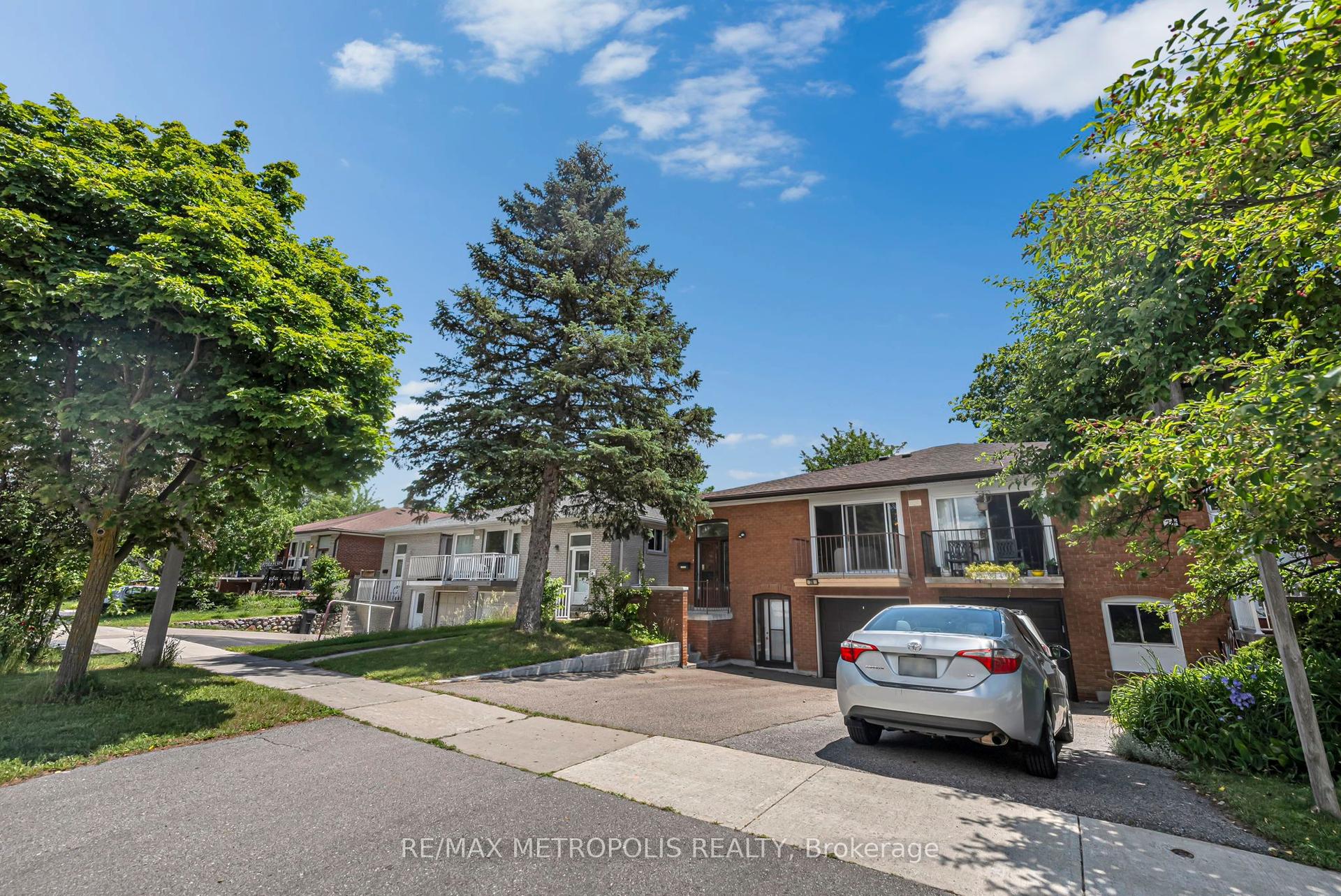 76 Harrington Crescent — photo 1