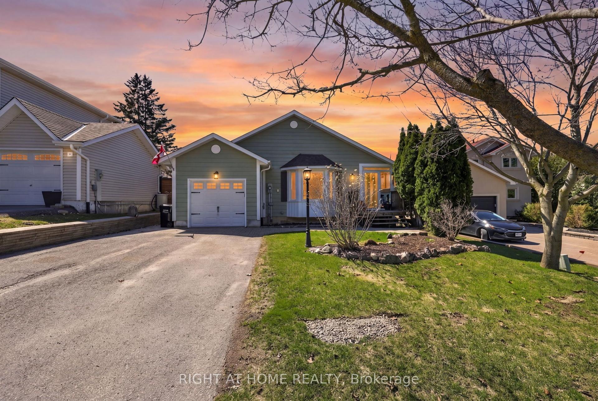 12 ELIZABETH Street — photo 1