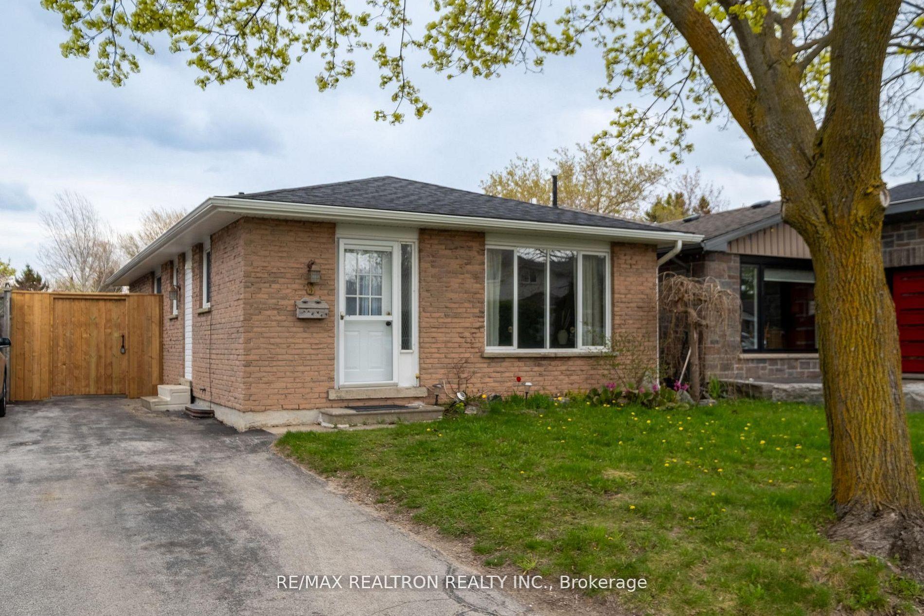 8 Courtice Crescent, Collingwood — Detached for sale, photo 1