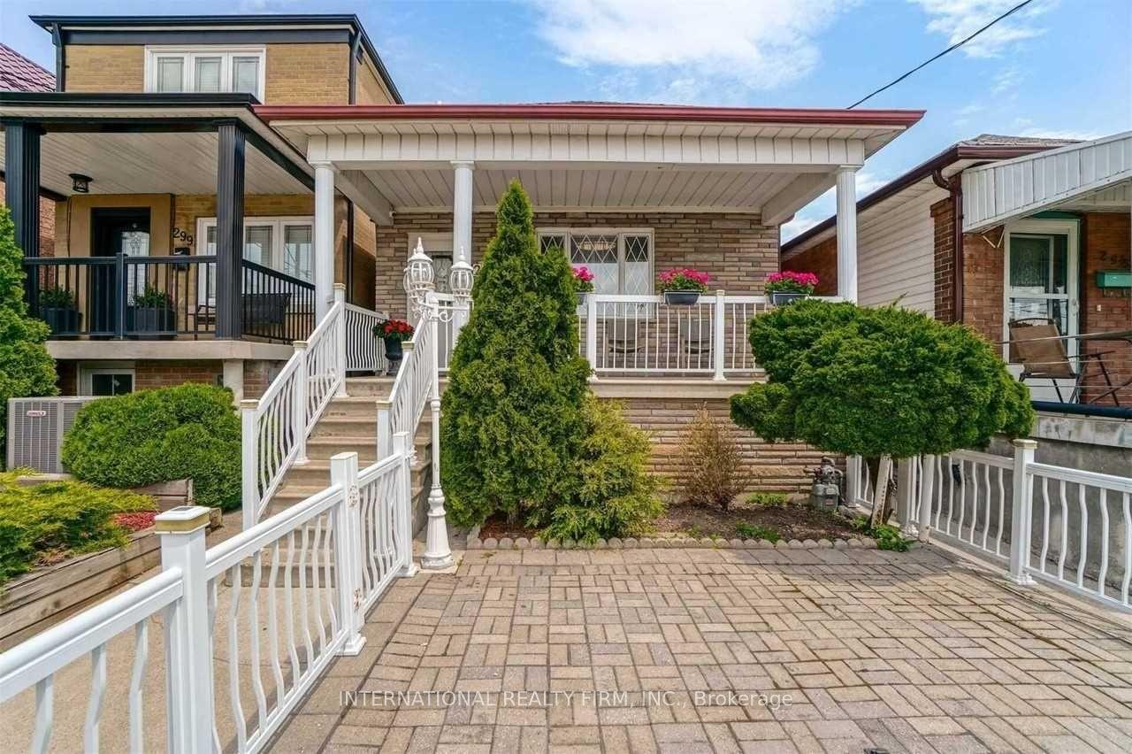 297 Gilbert Avenue, Toronto — Detached for sale, photo 1
