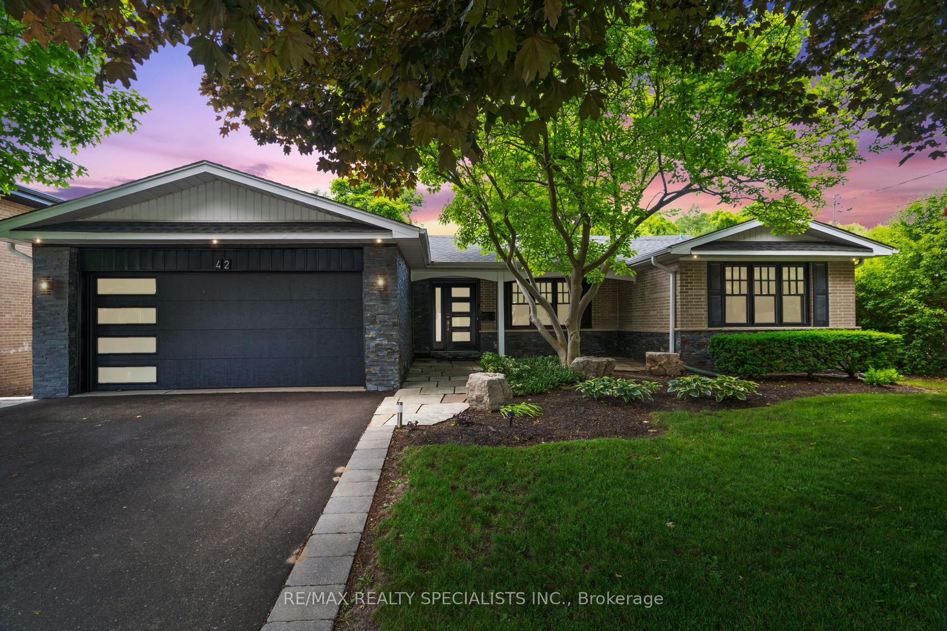 42 Heathview Avenue — photo 1