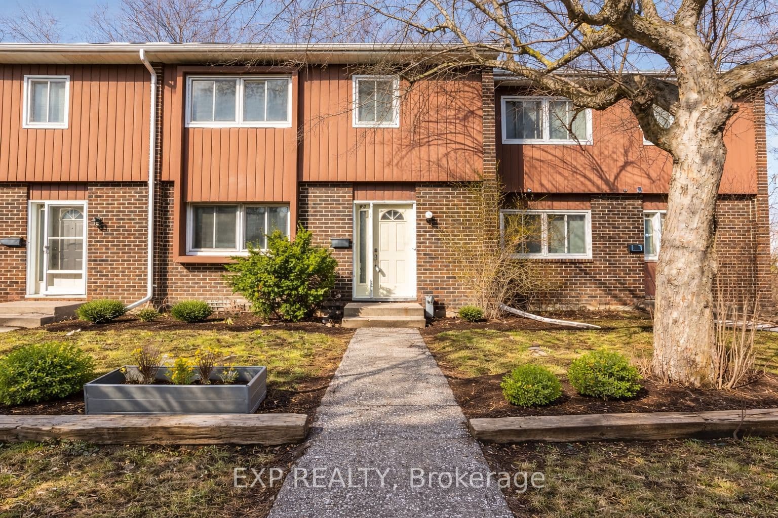 121 University Avenue E 102 #102 — photo 1